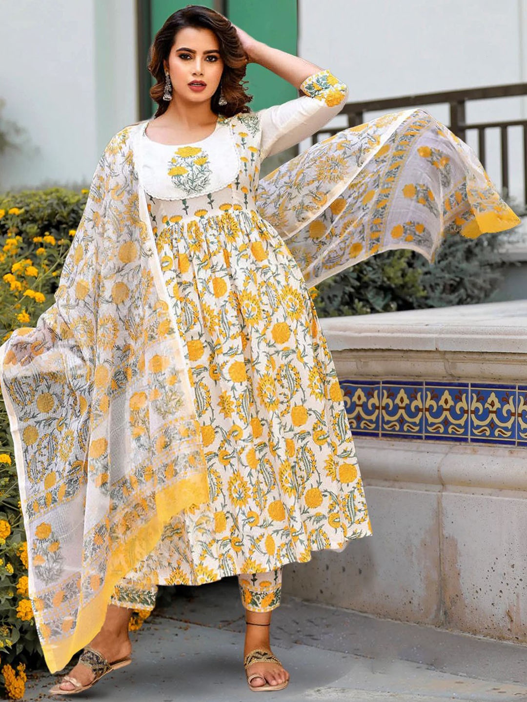 Moda Rapido Women Ethnic Motifs Printed Regular Kurta with Trousers & With Dupatta, White
Moda Rapido Women Ethnic Motifs Printed Regular Kurta with Trousers & With Dupatta, White