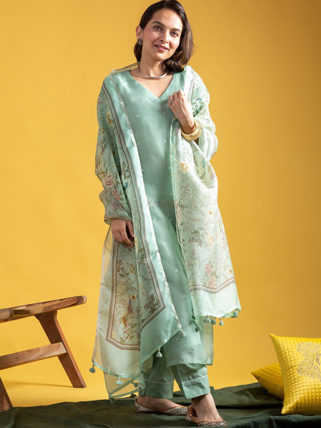THE52 Floral Embroidered Sequinned Chanderi Silk Straight Kurta With Trousers & Dupatta, Green
THE52 Floral Embroidered Sequinned Chanderi Silk Straight Kurta With Trousers & Dupatta, Green