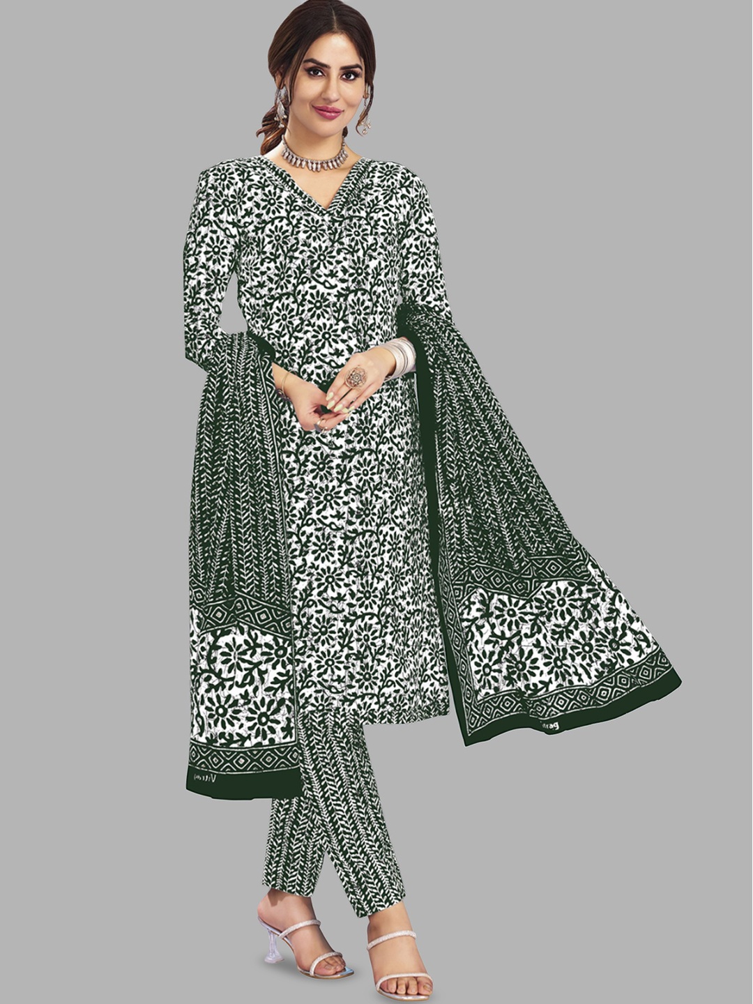 shree jeenmata collection Floral Printed V-Neck Pure Cotton Kurta with Trouser & Dupatta, Green
shree jeenmata collection Floral Printed V-Neck Pure Cotton Kurta with Trouser & Dupatta, Green