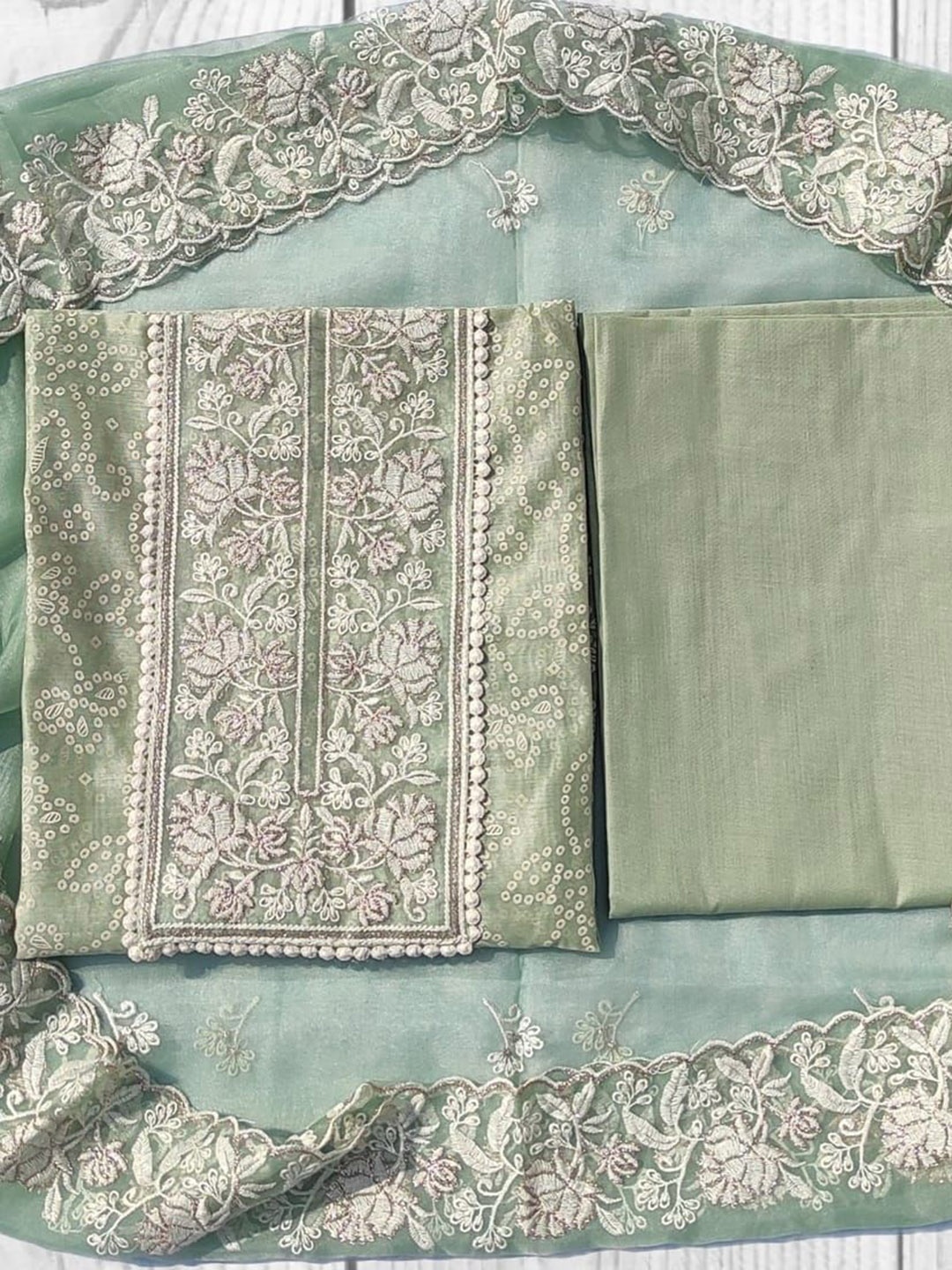 GC 80 BY GAURI COLLECTION Floral Embroidered Organza Unstitched Dress Material, Green
GC 80 BY GAURI COLLECTION Floral Embroidered Organza Unstitched Dress Material, Green