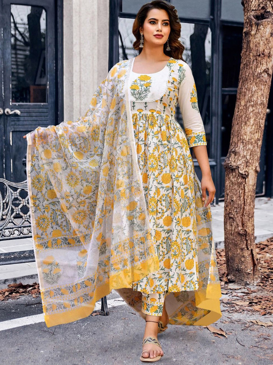 Moda Rapido Women Ethnic Motifs Printed Regular Kurta with Trousers & With Dupatta, White
Moda Rapido Women Ethnic Motifs Printed Regular Kurta with Trousers & With Dupatta, White