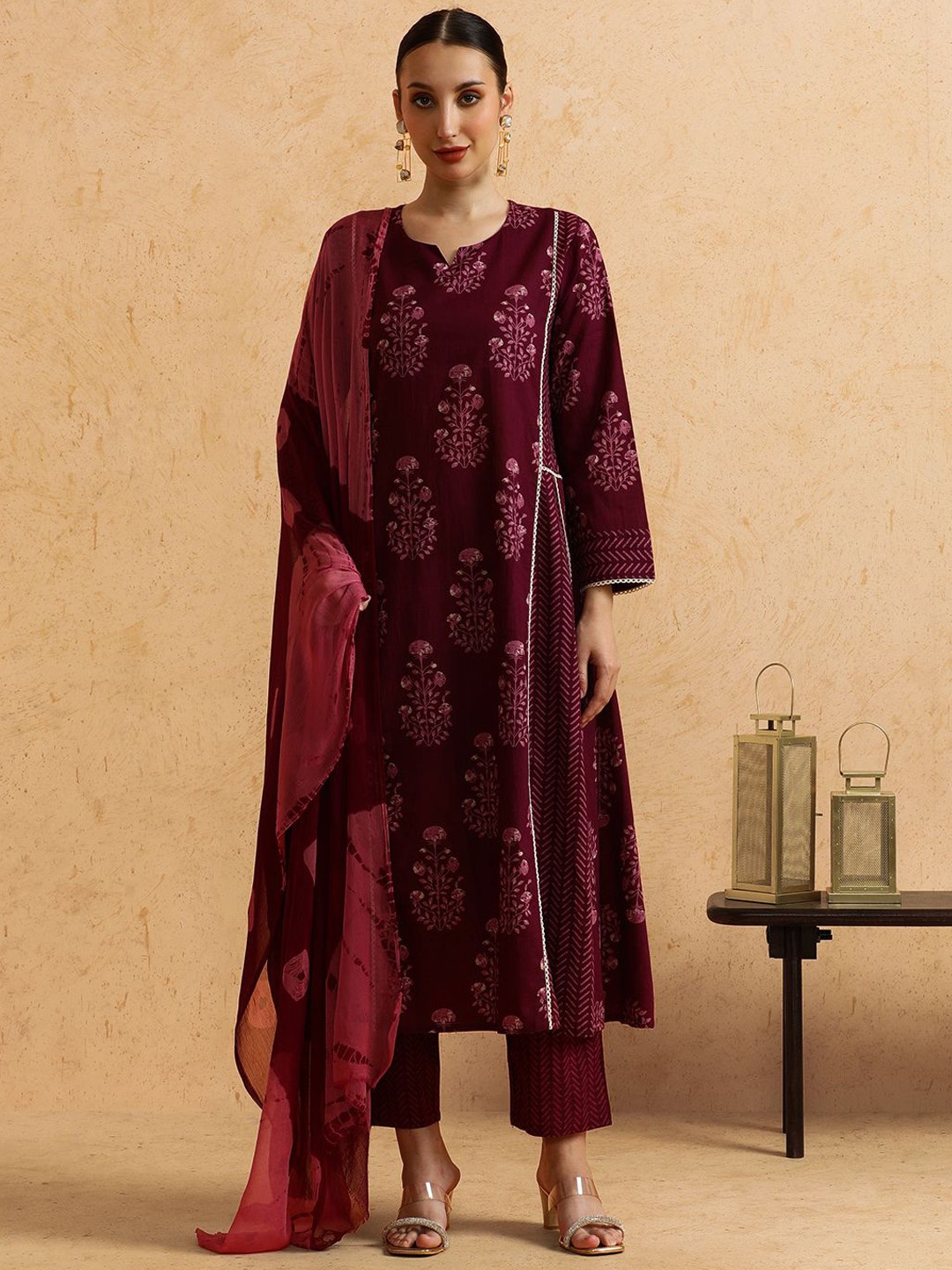 STYLEBAAZI Floral Printed Panelled Pure Cotton A-Line Kurta With Trousers & Dupatta, Maroon
STYLEBAAZI Floral Printed Panelled Pure Cotton A-Line Kurta With Trousers & Dupatta, Maroon