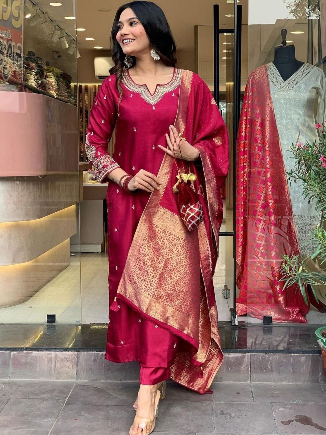 REALLTREND Floral Embroidered Thread Work Notch Neck Straight Kurta With Trouser & Dupatta, Maroon
REALLTREND Floral Embroidered Thread Work Notch Neck Straight Kurta With Trouser & Dupatta, Maroon
