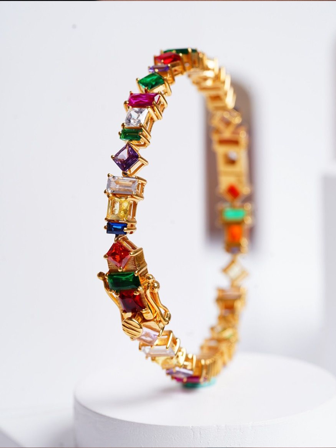 Anushka Jain Jewellery Women 925 Sterling Silver Gold-Plated CZ Navratan Kada Bracelet
Anushka Jain Jewellery Women 925 Sterling Silver Gold-Plated CZ Navratan Kada Bracelet