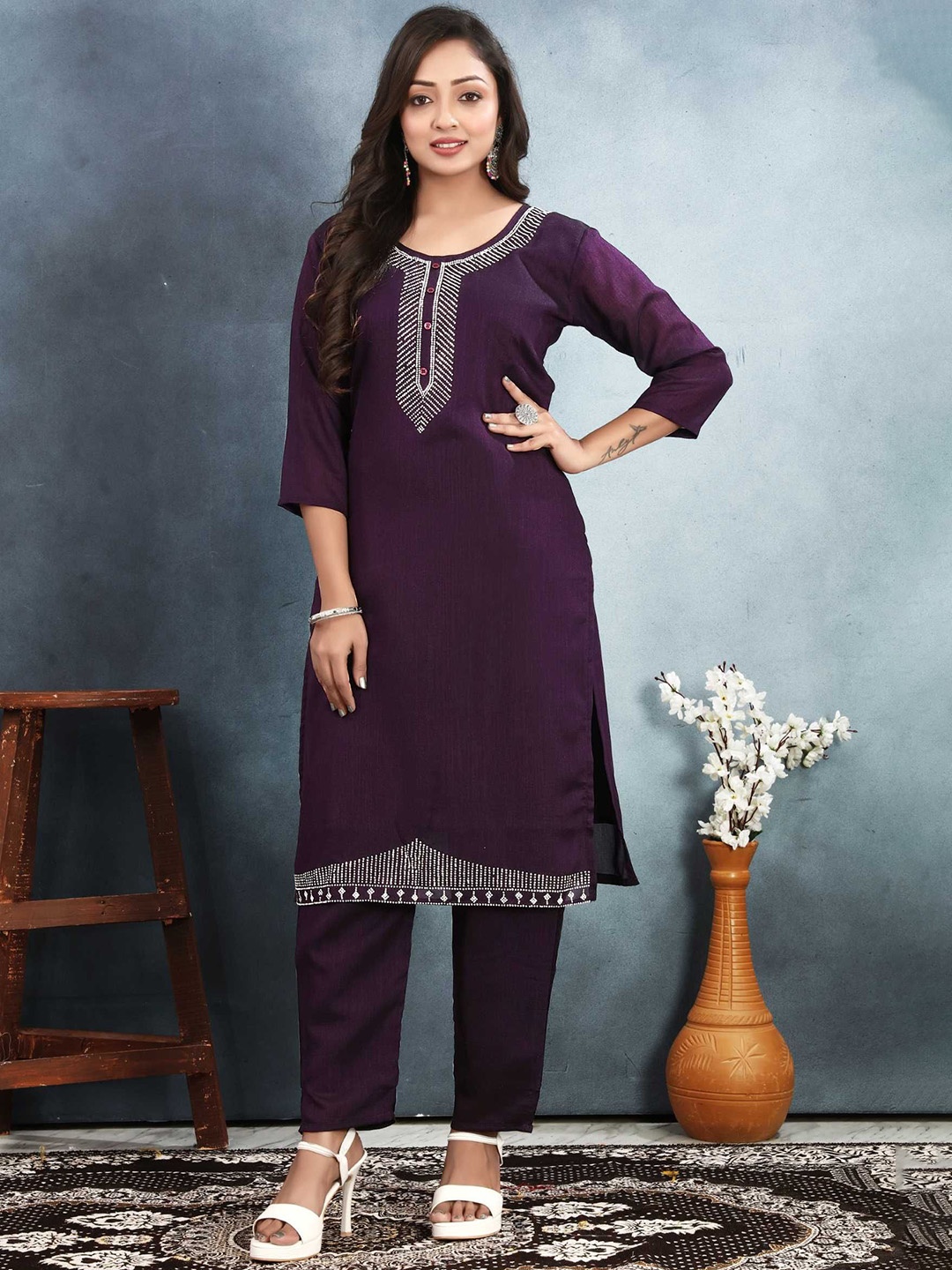 DIVASTRI Geometric Yoke Design Round Neck Thread Work Straight Kurta With Trouser, Purple
DIVASTRI Geometric Yoke Design Round Neck Thread Work Straight Kurta With Trouser, Purple