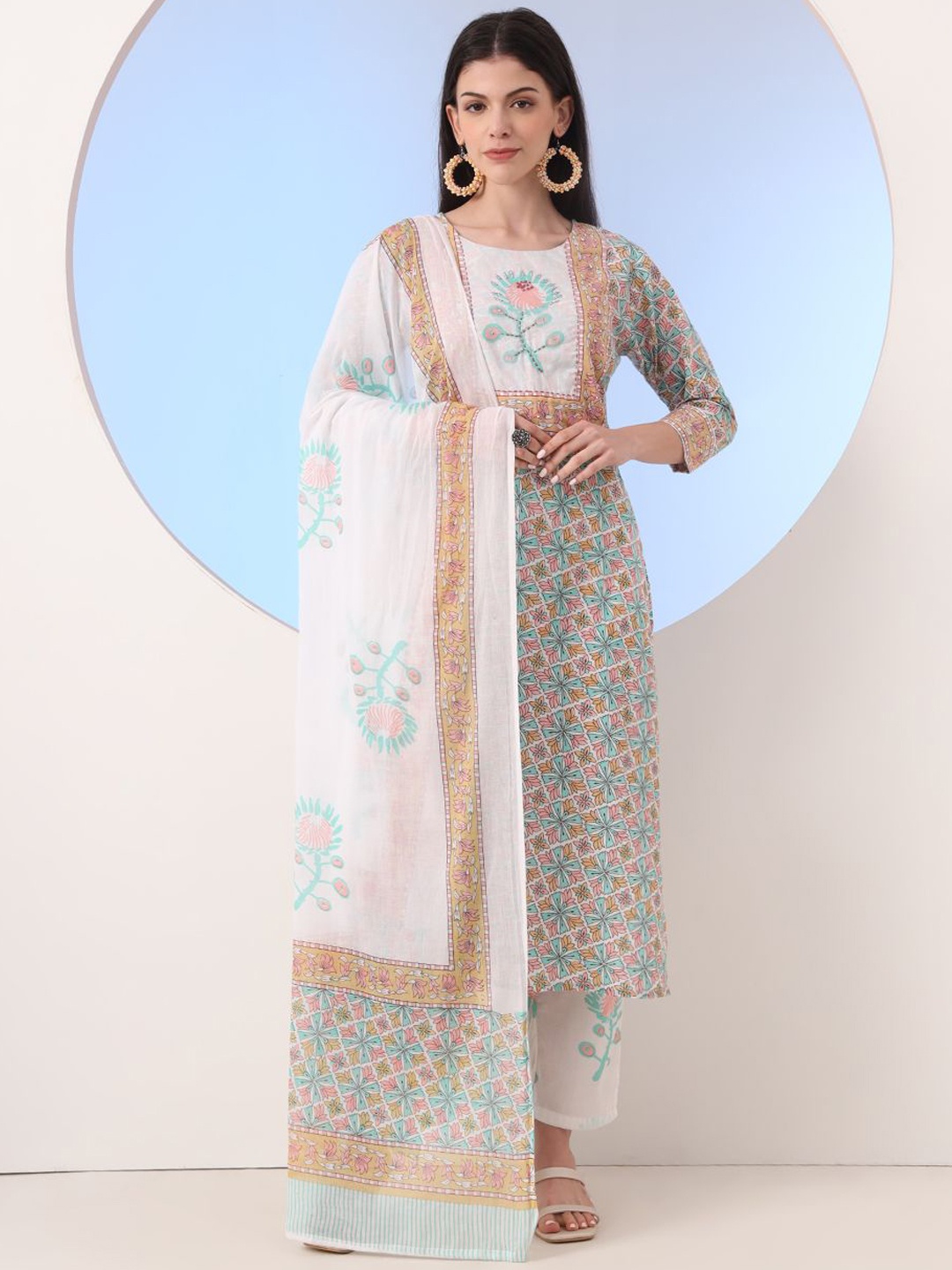 Yufta Women Ethnic Motifs Embroidered Regular Kantha Work Pure Cotton Kurta with Trousers & With Dupatta, White
Yufta Women Ethnic Motifs Embroidered Regular Kantha Work Pure Cotton Kurta with Trousers & With Dupatta, White