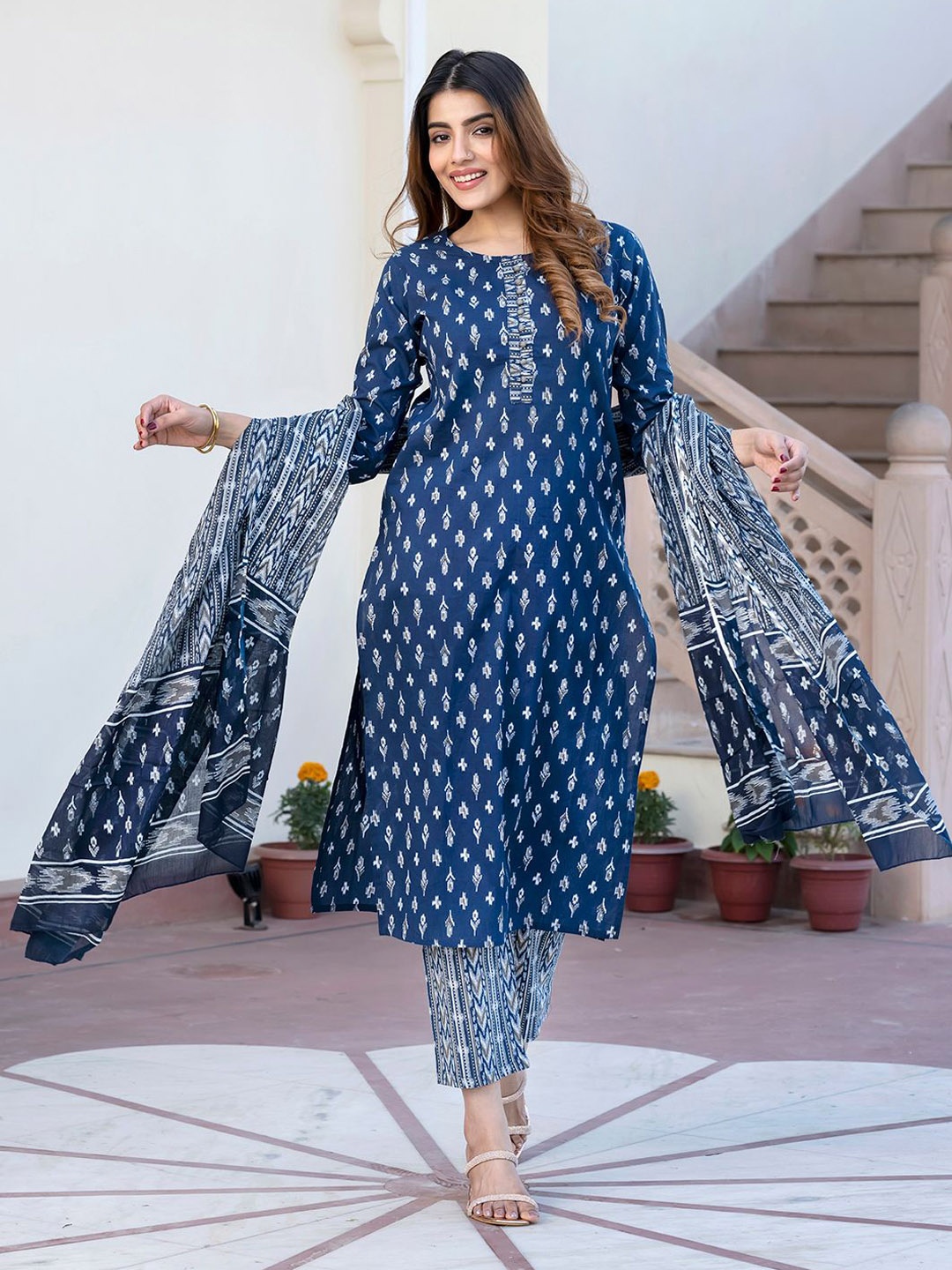 Jaitpuriya Floral Printed Round Neck Pure Cotton Straight Kurta With Trousers & Dupatta, Navy blue
Jaitpuriya Floral Printed Round Neck Pure Cotton Straight Kurta With Trousers & Dupatta, Navy blue