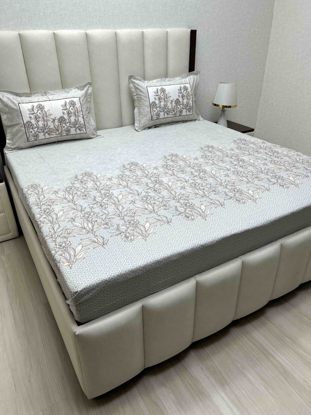 Pure Decor Lifestyle Silver Printed Pure Cotton 400 TC King Bedsheet Set 2.74 m x 2.74 m
Pure Decor Lifestyle Silver Printed Pure Cotton 400 TC King Bedsheet Set 2.74 m x 2.74 m