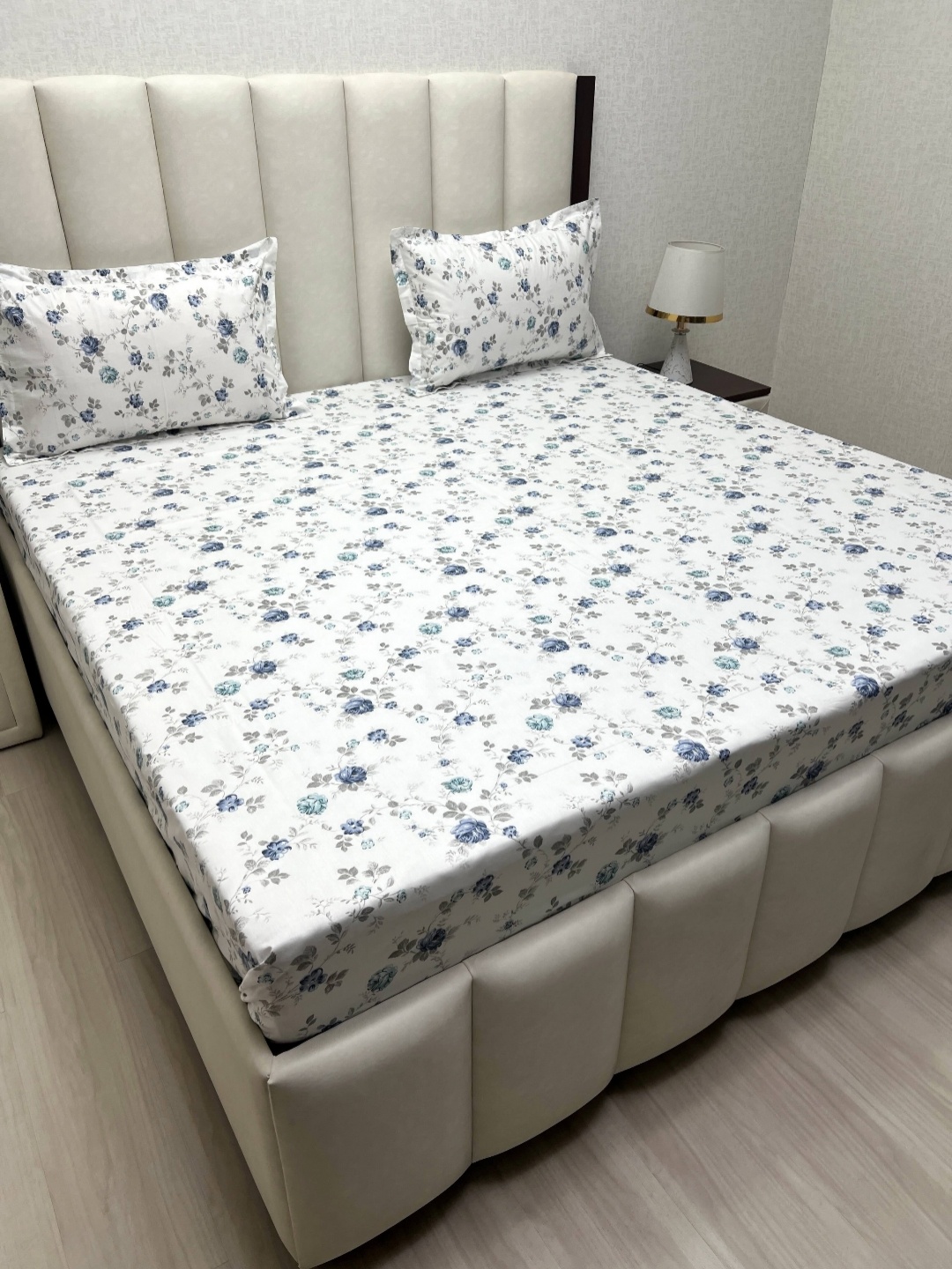 Pure Decor Mansions Grey Printed Pure Cotton 500 TC King Bedsheet Set 2.74m x 2.74m, White
Pure Decor Mansions Grey Printed Pure Cotton 500 TC King Bedsheet Set 2.74m x 2.74m, White