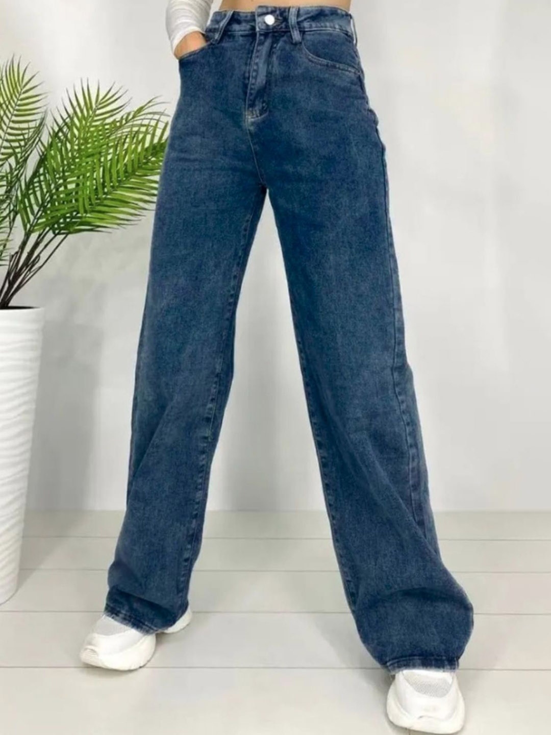 DressBerry Women Comfort Straight Fit High-Rise Light Fade Acid Wash Stretchable Jeans, Navy blue
DressBerry Women Comfort Straight Fit High-Rise Light Fade Acid Wash Stretchable Jeans, Navy blue