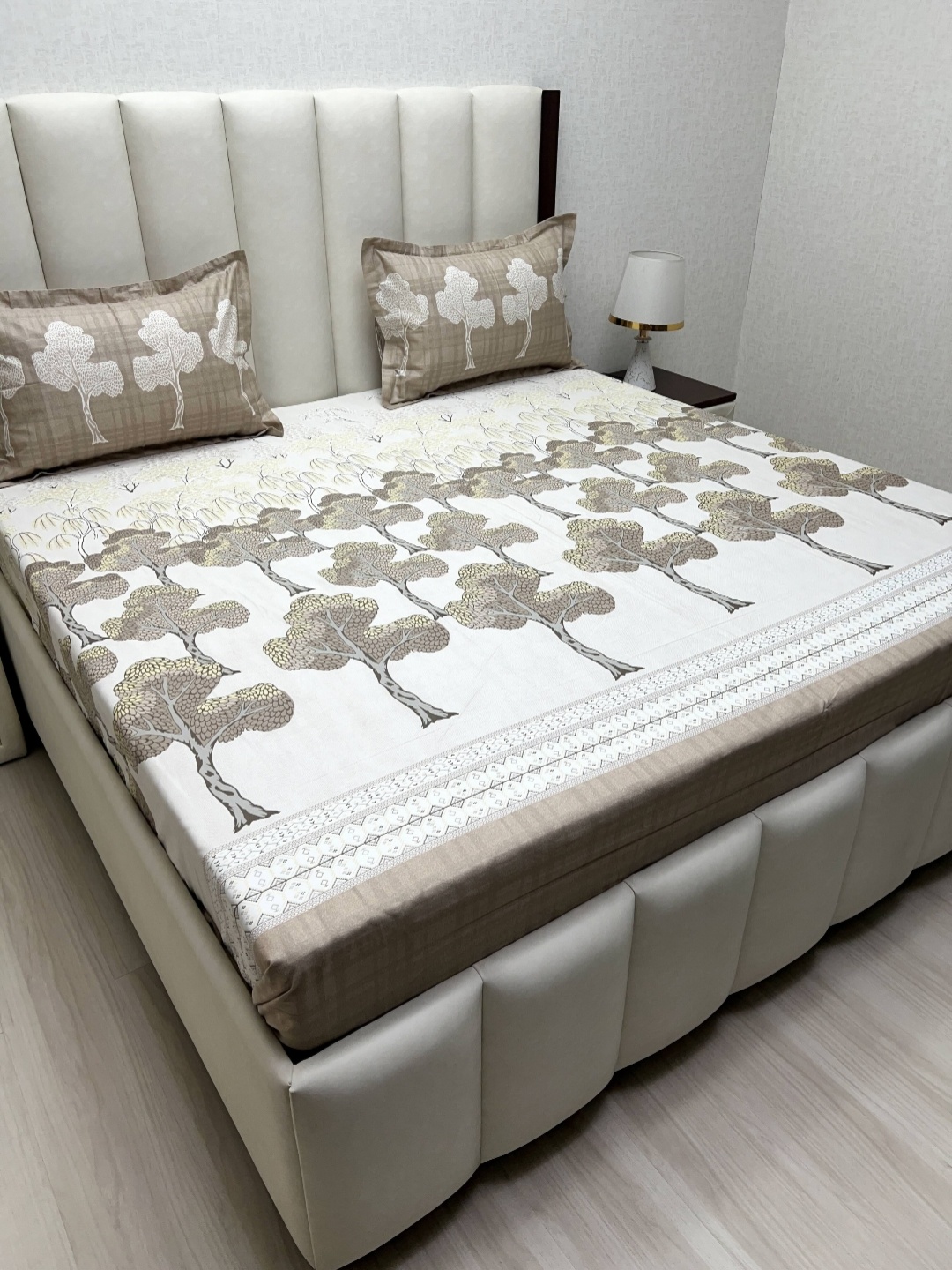 Pure Decor Lifestyle White Printed Pure Cotton 400 TC King Bedsheet Set 2.74 m x 2.74 m
Pure Decor Lifestyle White Printed Pure Cotton 400 TC King Bedsheet Set 2.74 m x 2.74 m