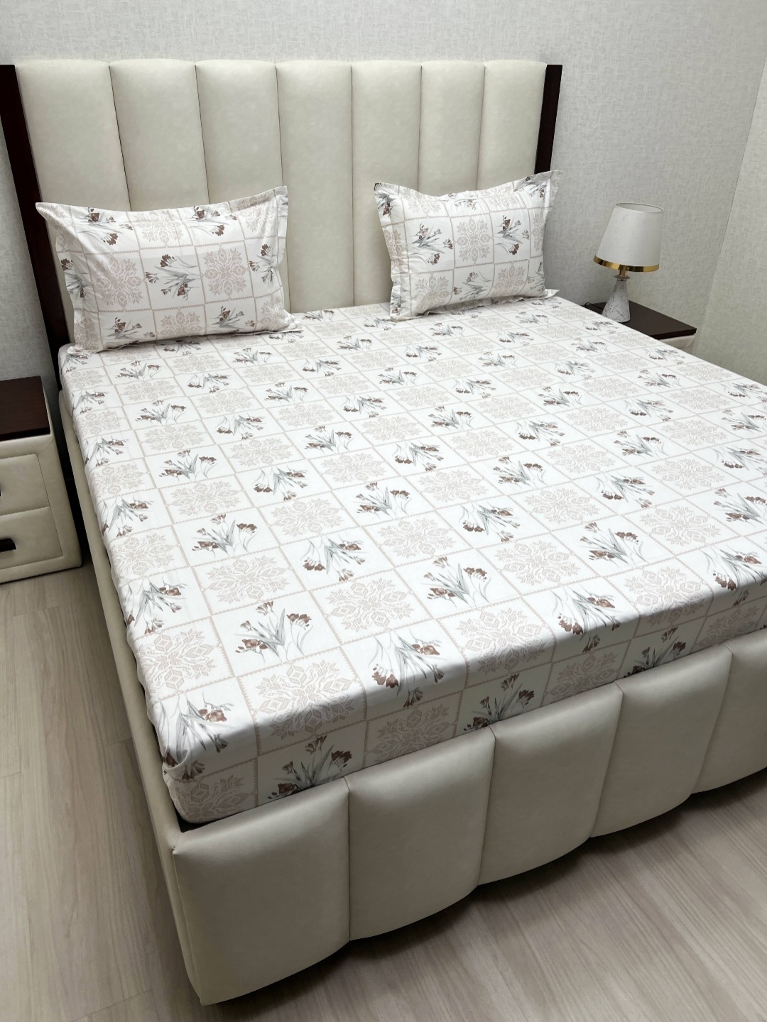 Pure Decor Mansion White Printed Pure Cotton 380 TC King Bedsheet Set 2.74 m X 2.74 m
Pure Decor Mansion White Printed Pure Cotton 380 TC King Bedsheet Set 2.74 m X 2.74 m