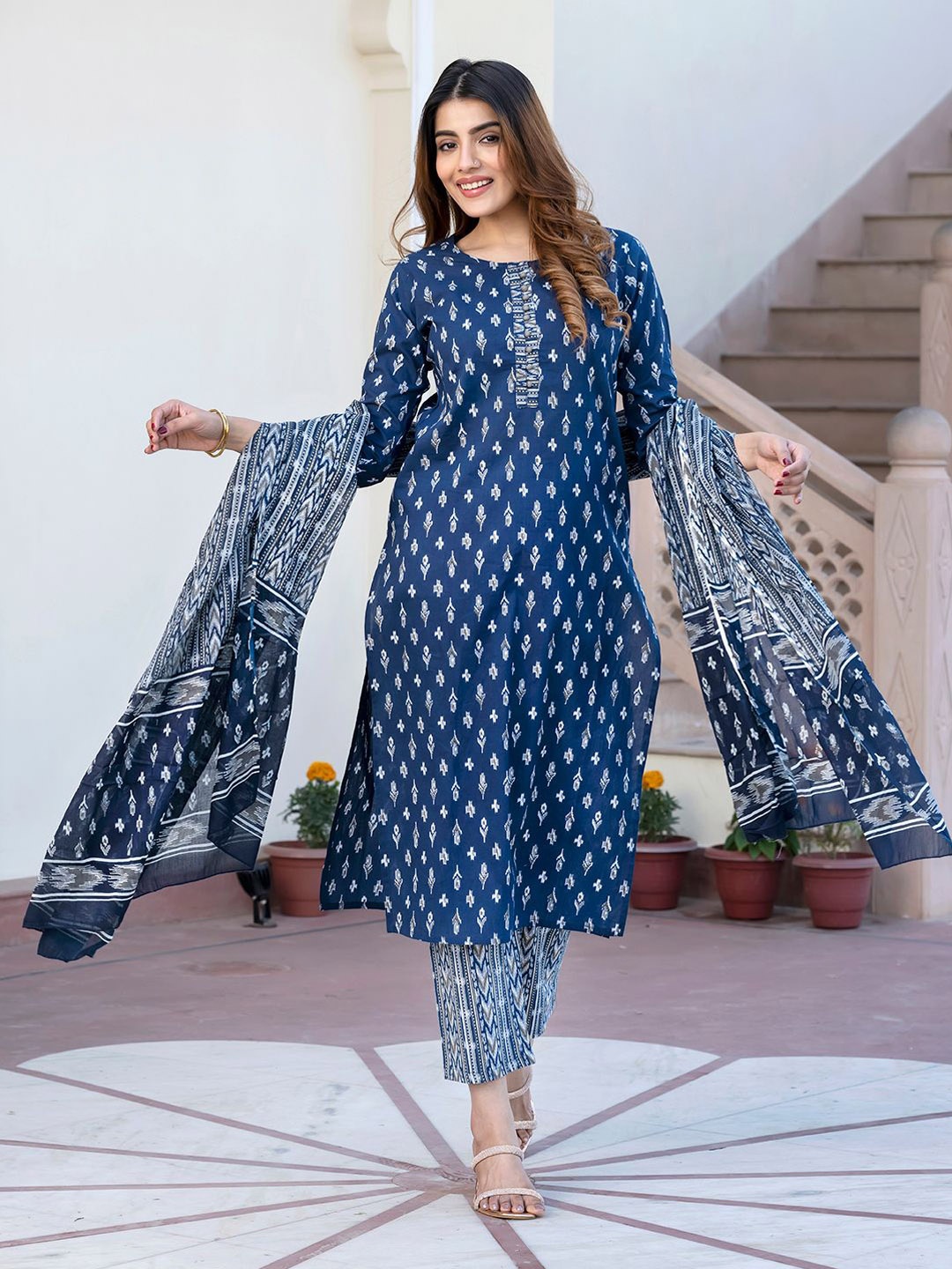 KALINI Women Floral Printed Regular Pure Cotton Kurta with Trousers & With Dupatta, Navy blue
KALINI Women Floral Printed Regular Pure Cotton Kurta with Trousers & With Dupatta, Navy blue