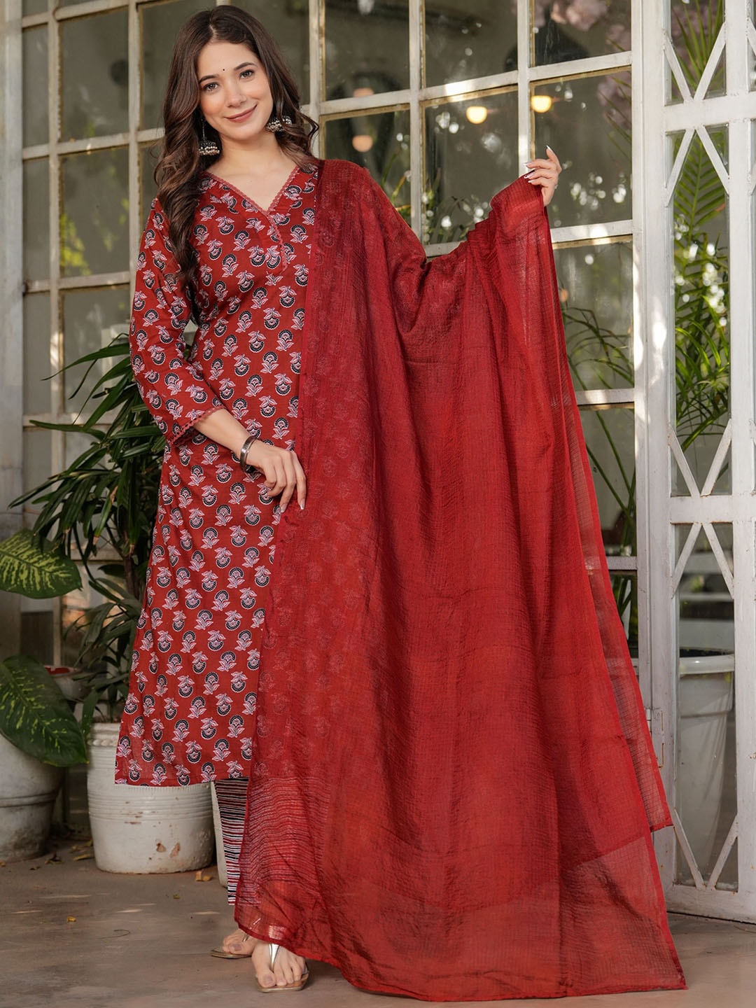 NIZA FASHION Women Ethnic Motifs Embroidered Regular Pure Cotton Kurta with Trousers & With Dupatta, Red
NIZA FASHION Women Ethnic Motifs Embroidered Regular Pure Cotton Kurta with Trousers & With Dupatta, Red