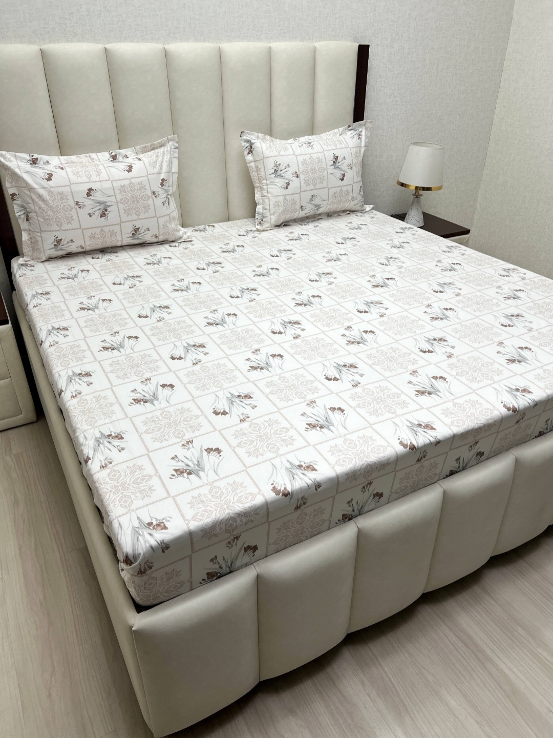 Pure Decor Mansion White & Brown Printed Pure Cotton 500TC King Bedsheet Set 2.74m x 2.74m
Pure Decor Mansion White & Brown Printed Pure Cotton 500TC King Bedsheet Set 2.74m x 2.74m