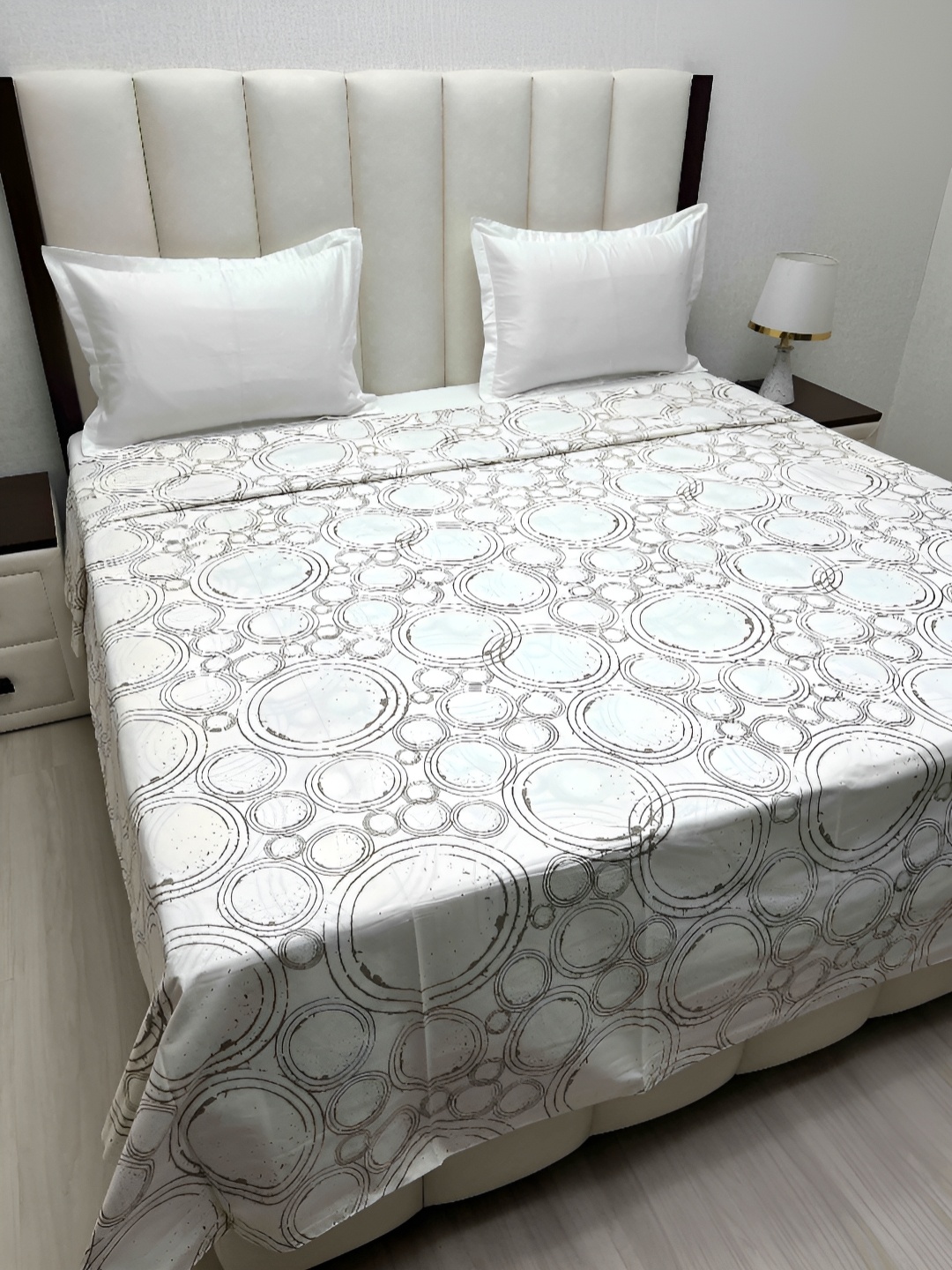 Pure Decor White & Brown Geometric Printed Pure Cotton 300 TC Super King Duvet Cover
Pure Decor White & Brown Geometric Printed Pure Cotton 300 TC Super King Duvet Cover
