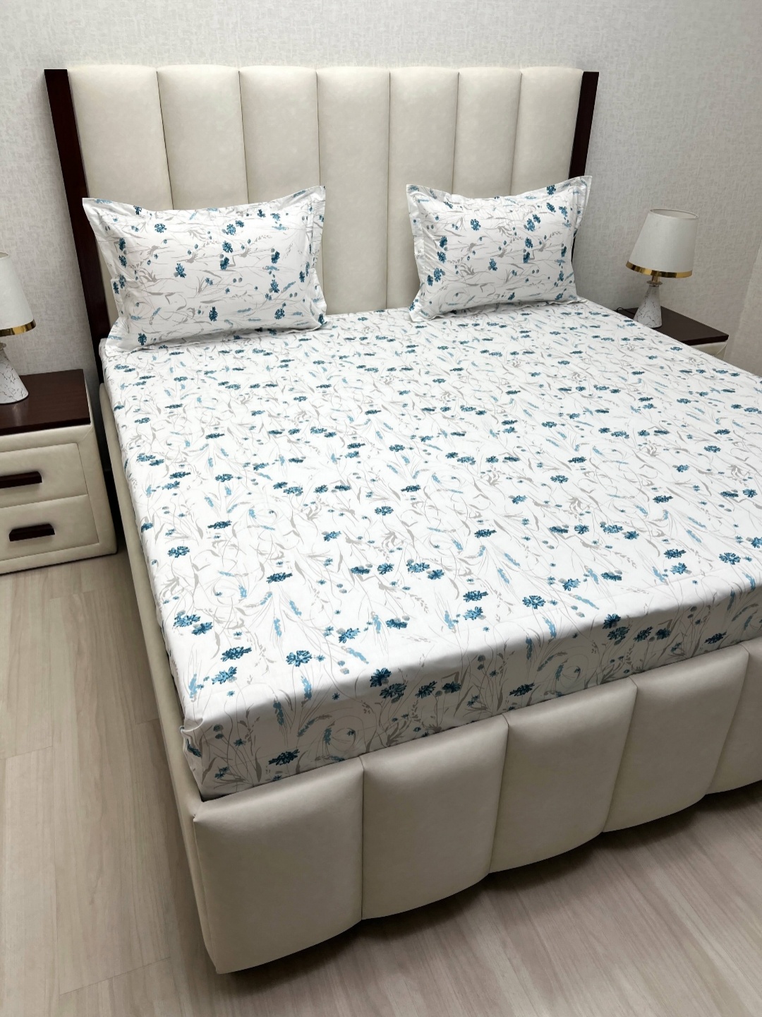 Pure Decor White & Blue Floral Printed Cotton 260 TC King Bedsheet Set- 2.74 m x 2.74 m
Pure Decor White & Blue Floral Printed Cotton 260 TC King Bedsheet Set- 2.74 m x 2.74 m