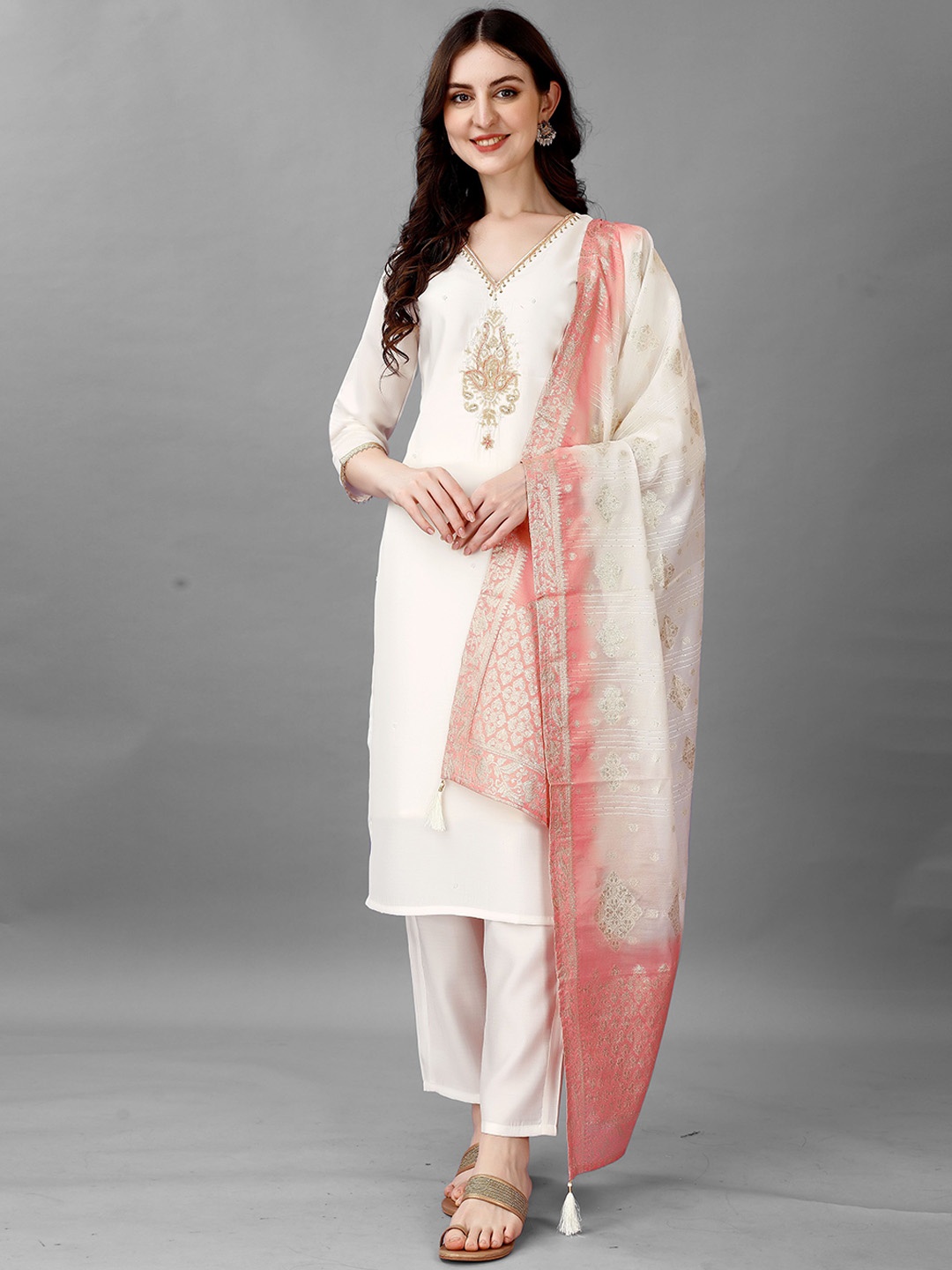 VIRENDRA TEXTILES Women Ethnic Motifs Yoke Design Regular Sequinned Pure Cotton Kurta with Trousers & With, White
VIRENDRA TEXTILES Women Ethnic Motifs Yoke Design Regular Sequinned Pure Cotton Kurta with Trousers & With, White