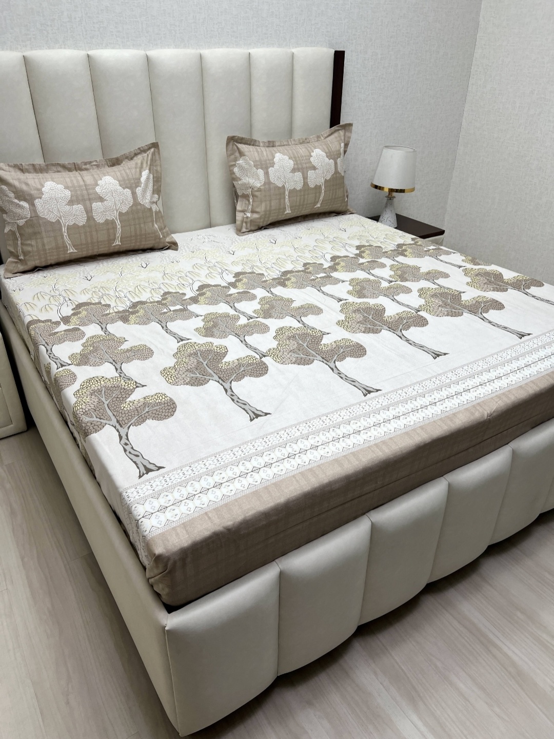 Pure Decor Lifestyle White Printed Pure Cotton 380 TC King Bedsheet Set-2.74 m x 2.74 m
Pure Decor Lifestyle White Printed Pure Cotton 380 TC King Bedsheet Set-2.74 m x 2.74 m