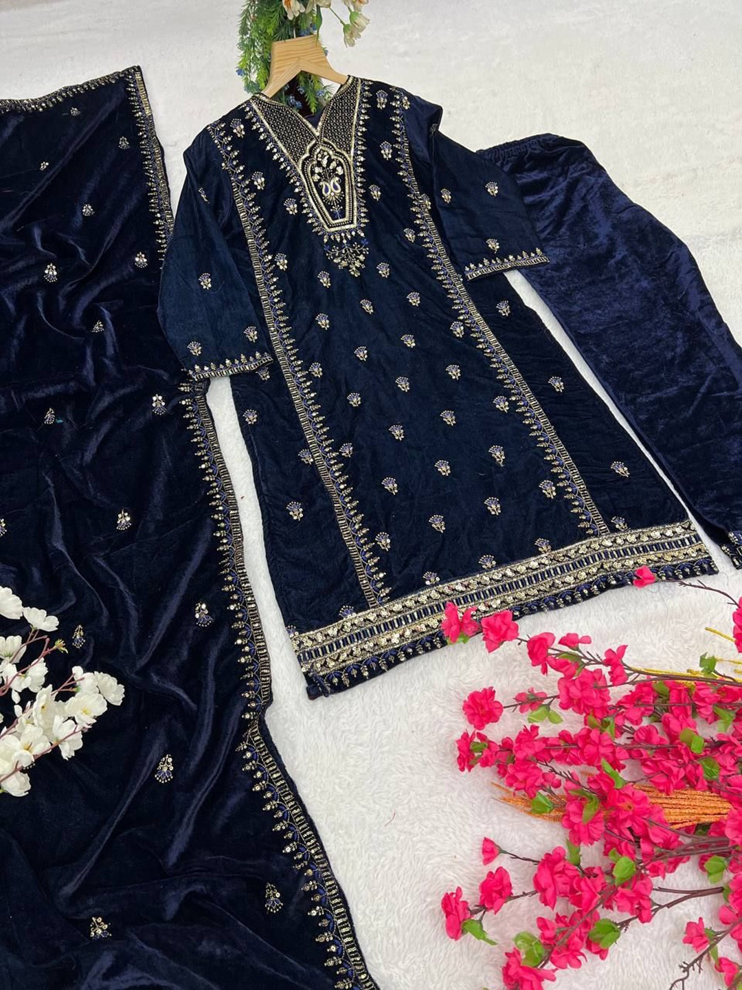 ZIBLON Ethnic Motifs Embroidered Velvet Thread Work Pakistani Style Kurta With Pyjamas, Blue
ZIBLON Ethnic Motifs Embroidered Velvet Thread Work Pakistani Style Kurta With Pyjamas, Blue