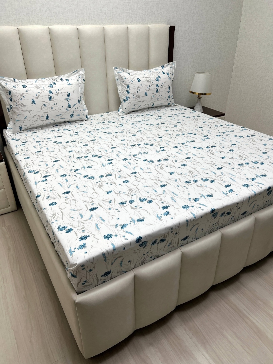 Pure Decor Mansion White & Blue Printed 250 TC Cotton King Bedsheet Set 2.74 m x 2.74 m
Pure Decor Mansion White & Blue Printed 250 TC Cotton King Bedsheet Set 2.74 m x 2.74 m