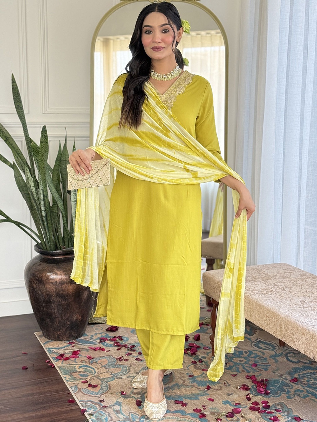 Moda Rapido Floral Yoke Design V-Neck Cotton Silk Kurta with Trousers & Dupatta, Yellow
Moda Rapido Floral Yoke Design V-Neck Cotton Silk Kurta with Trousers & Dupatta, Yellow