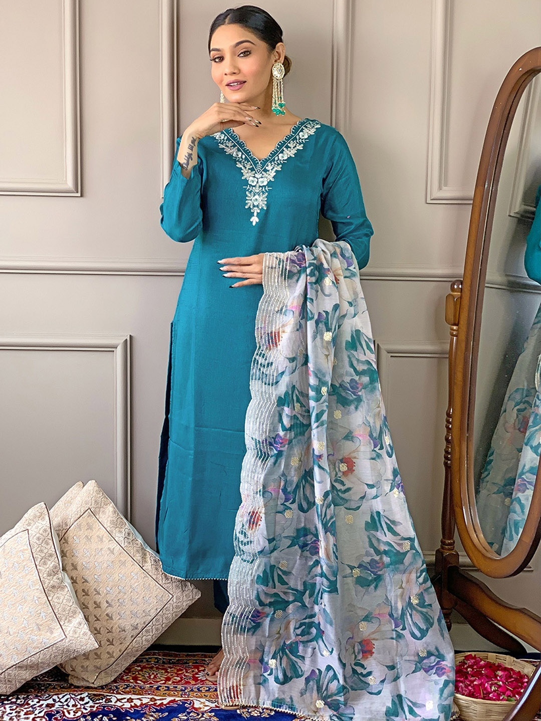 NIZA FASHION Women Floral Embroidered Regular Thread Work Kurta with Trousers & With Dupatta, Blue
NIZA FASHION Women Floral Embroidered Regular Thread Work Kurta with Trousers & With Dupatta, Blue