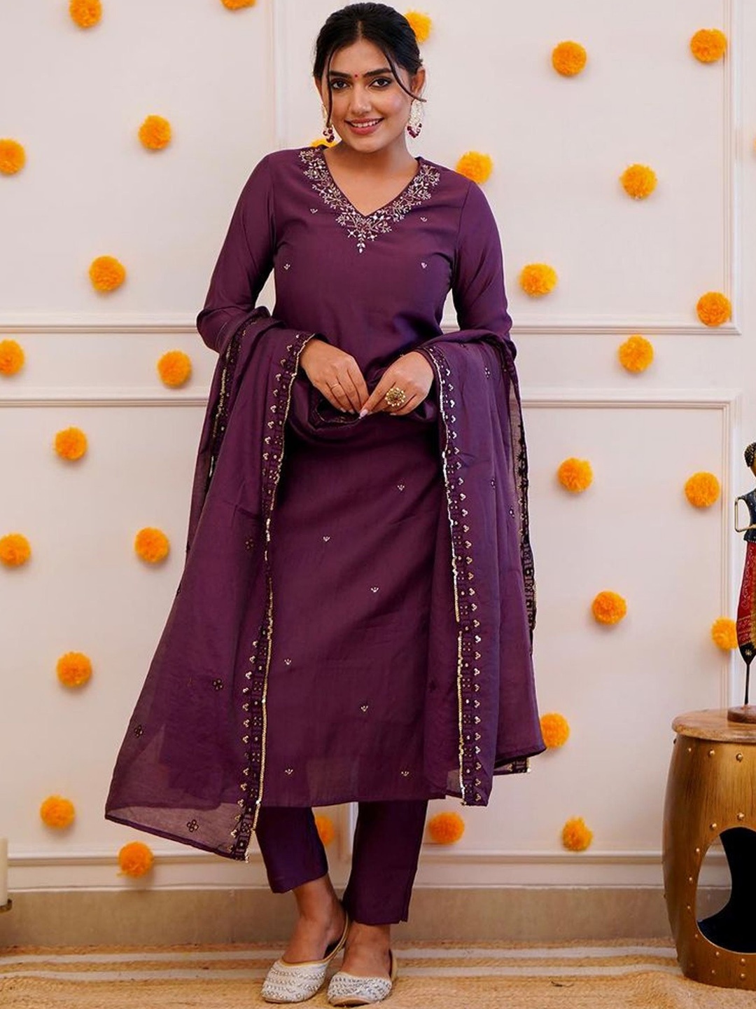 NIZA FASHION Women Floral Regular Beads and Stones Kurta with Trousers & With Dupatta, Purple
NIZA FASHION Women Floral Regular Beads and Stones Kurta with Trousers & With Dupatta, Purple