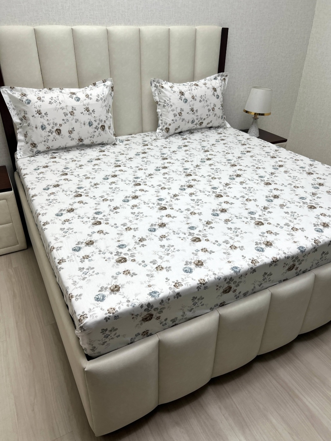 Pure Decor Mansion White Floral Printed 380 TC Pure Cotton King Bedsheet Set 2.74 x 2.74 m
Pure Decor Mansion White Floral Printed 380 TC Pure Cotton King Bedsheet Set 2.74 x 2.74 m