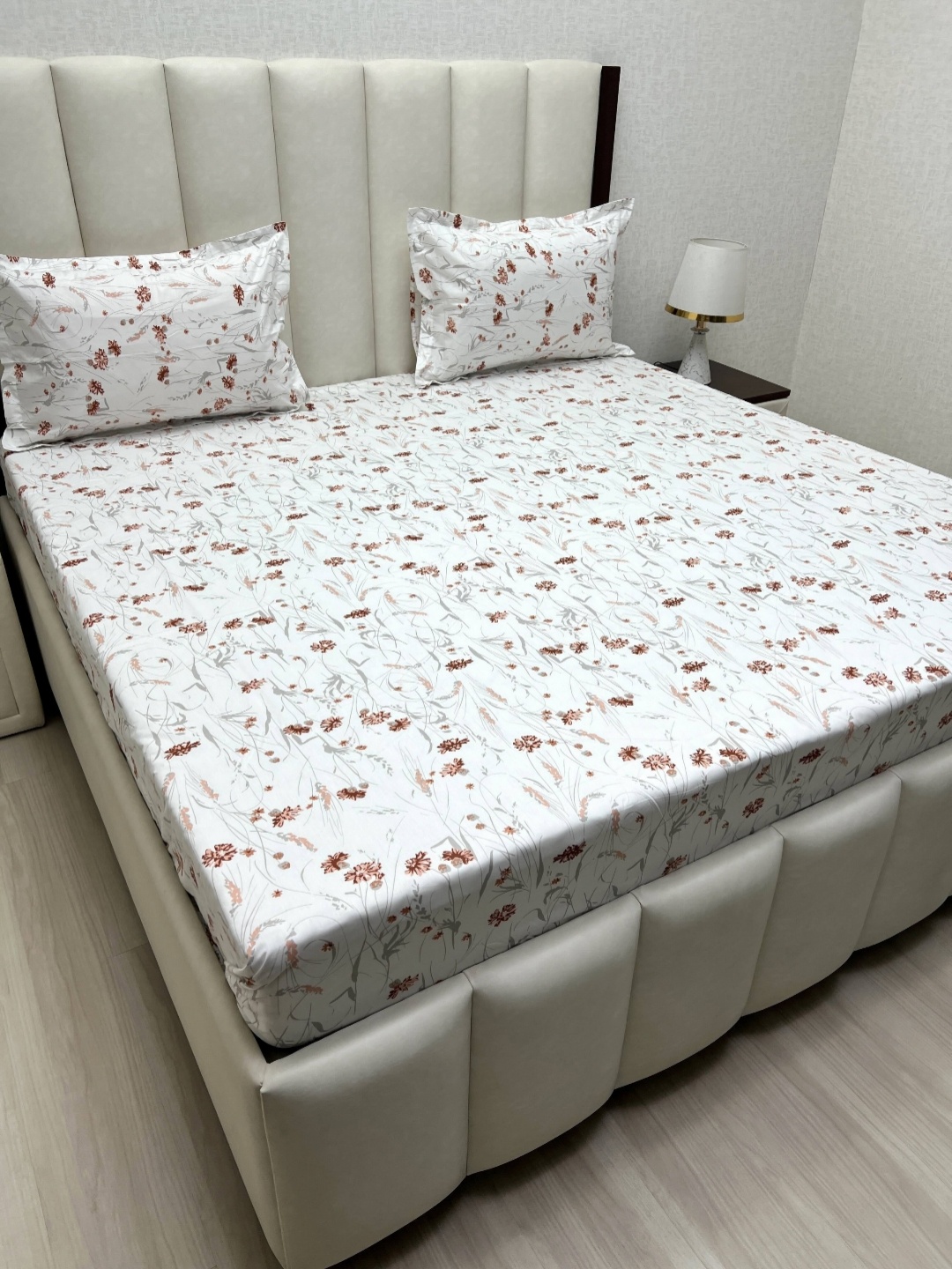 Pure Decor Mansion White Printed Pure Cotton 400 TC King Bedsheet Set-2.74 m x 2.74 m
Pure Decor Mansion White Printed Pure Cotton 400 TC King Bedsheet Set-2.74 m x 2.74 m