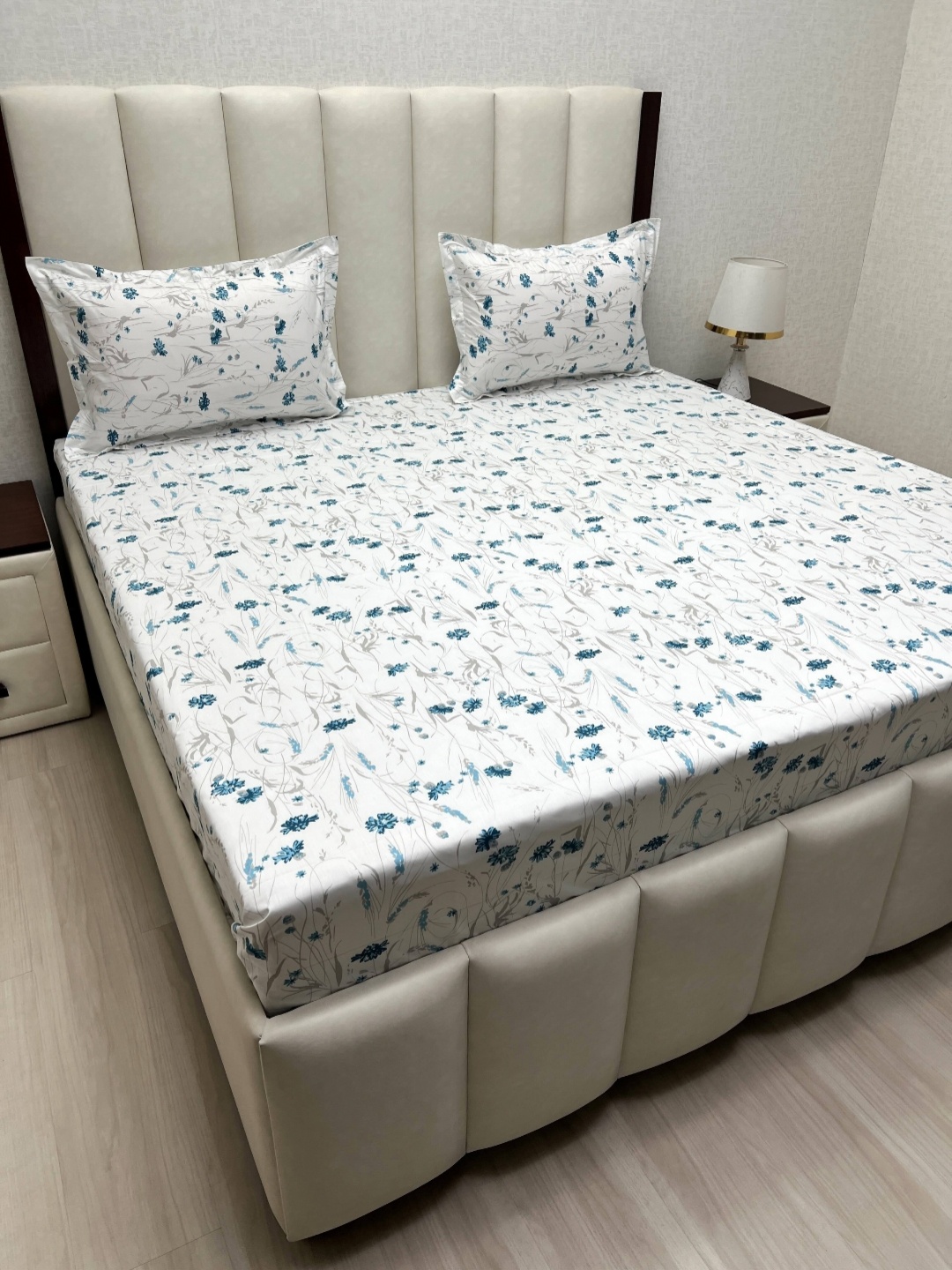Pure Decor Mansion White & Blue Floral Printed Cotton 240 TC King Bedsheet Set 2.74mx2.74m
Pure Decor Mansion White & Blue Floral Printed Cotton 240 TC King Bedsheet Set 2.74mx2.74m