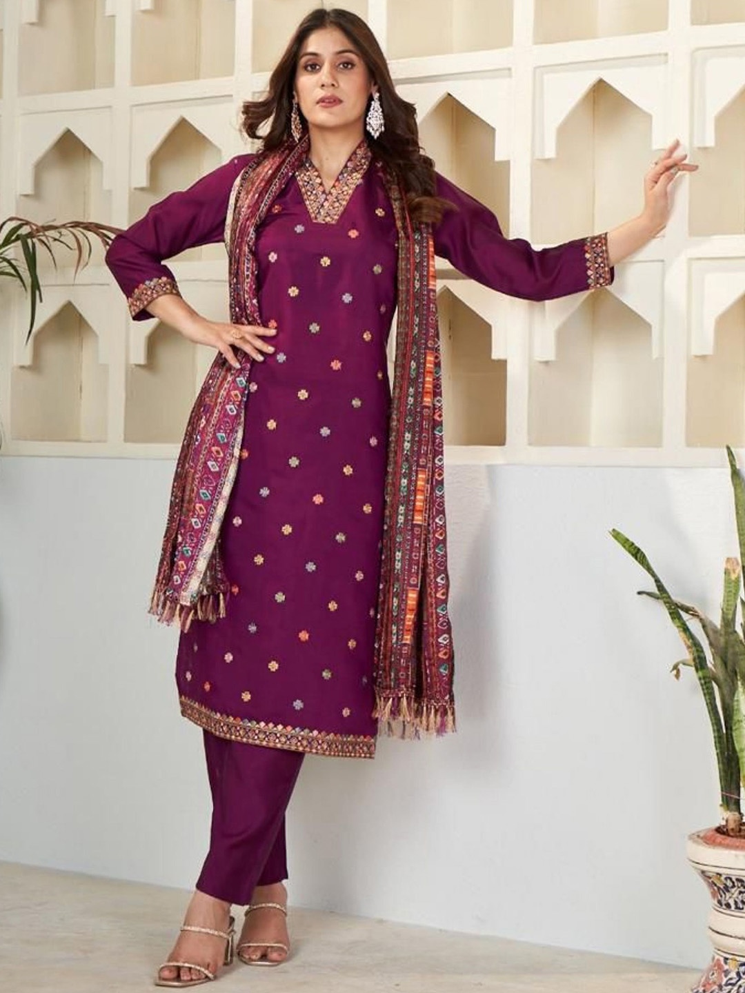 NIZA FASHION Women Floral Embroidered Regular Thread Work Kurta with Trousers & With Dupatta, Purple
NIZA FASHION Women Floral Embroidered Regular Thread Work Kurta with Trousers & With Dupatta, Purple
