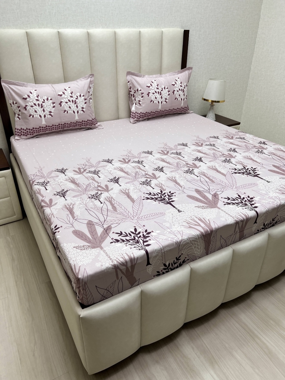 Pure Decor Lifestyle Purple Printed Pure Cotton 380 TC King Bedsheet Set-2.74 m x 2.74 m
Pure Decor Lifestyle Purple Printed Pure Cotton 380 TC King Bedsheet Set-2.74 m x 2.74 m