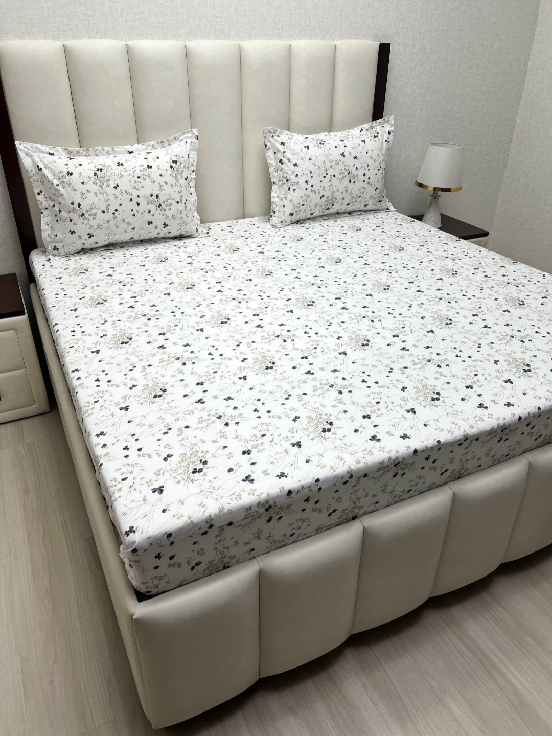 Pure Decor Mansion White Printed 330 TC Pure Cotton King Bedsheet Set 2.74 m x 2.74 m
Pure Decor Mansion White Printed 330 TC Pure Cotton King Bedsheet Set 2.74 m x 2.74 m