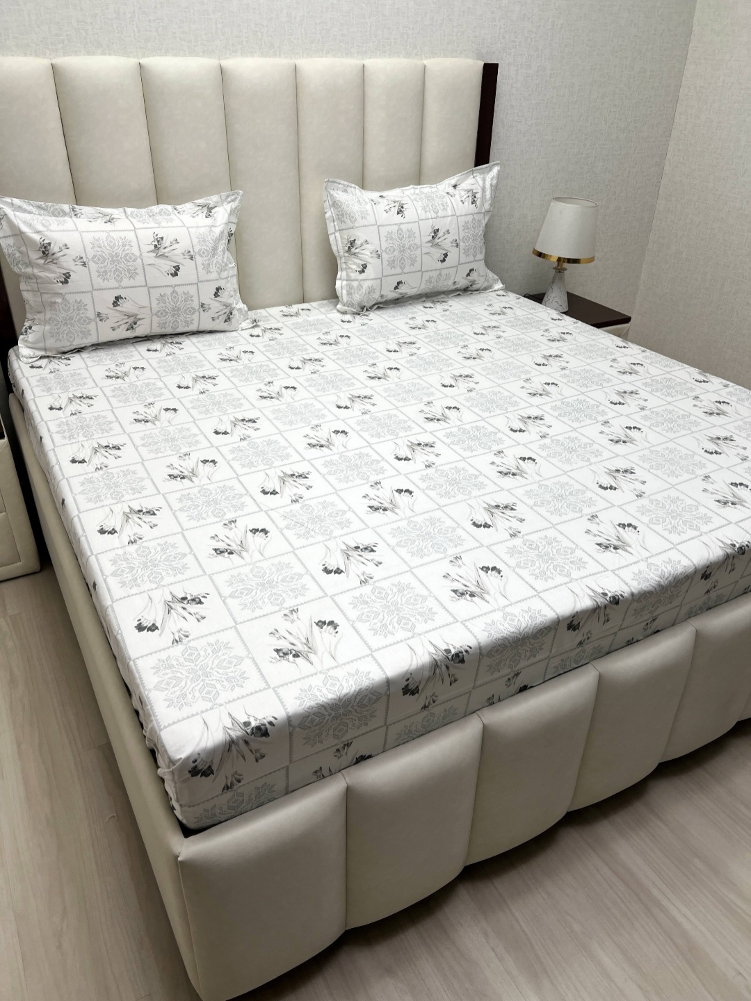 Pure Decor Mansion White Printed 400 TC Pure Cotton King Bedsheet Set 2.74 m x 2.74 m
Pure Decor Mansion White Printed 400 TC Pure Cotton King Bedsheet Set 2.74 m x 2.74 m