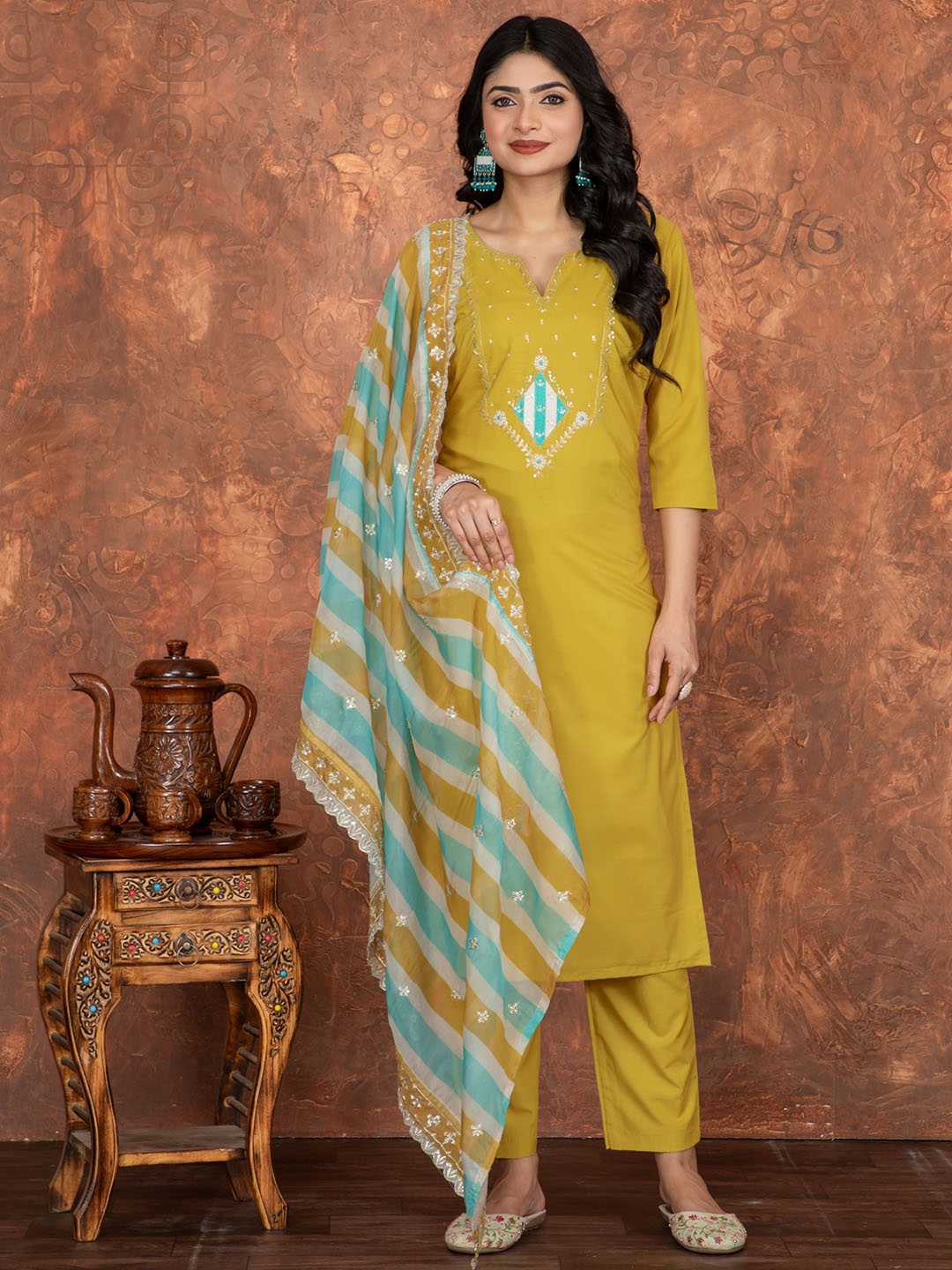 NIZA FASHION Women Ethnic Motifs Embroidered Regular Thread Work Kurta with Trousers & With Dupatta, Yellow
NIZA FASHION Women Ethnic Motifs Embroidered Regular Thread Work Kurta with Trousers & With Dupatta, Yellow