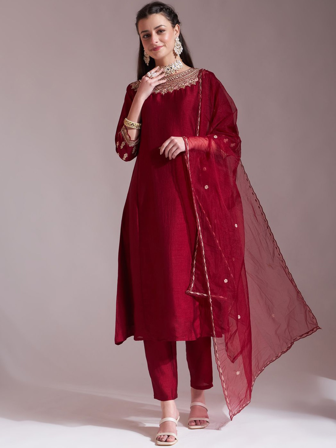 Yufta Women Embroidered Regular Chikankari Kurta with Trousers & With Dupatta, Maroon
Yufta Women Embroidered Regular Chikankari Kurta with Trousers & With Dupatta, Maroon