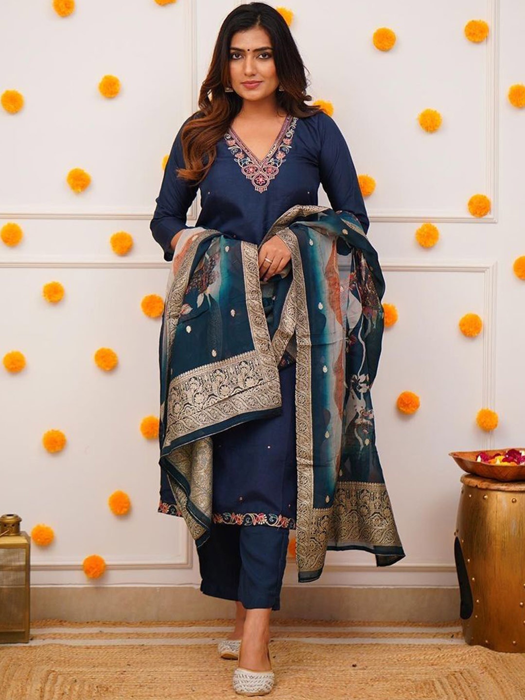 mimi design Women Floral Yoke Design Regular Kurta with Trousers & With Dupatta, Turquoise blue
mimi design Women Floral Yoke Design Regular Kurta with Trousers & With Dupatta, Turquoise blue