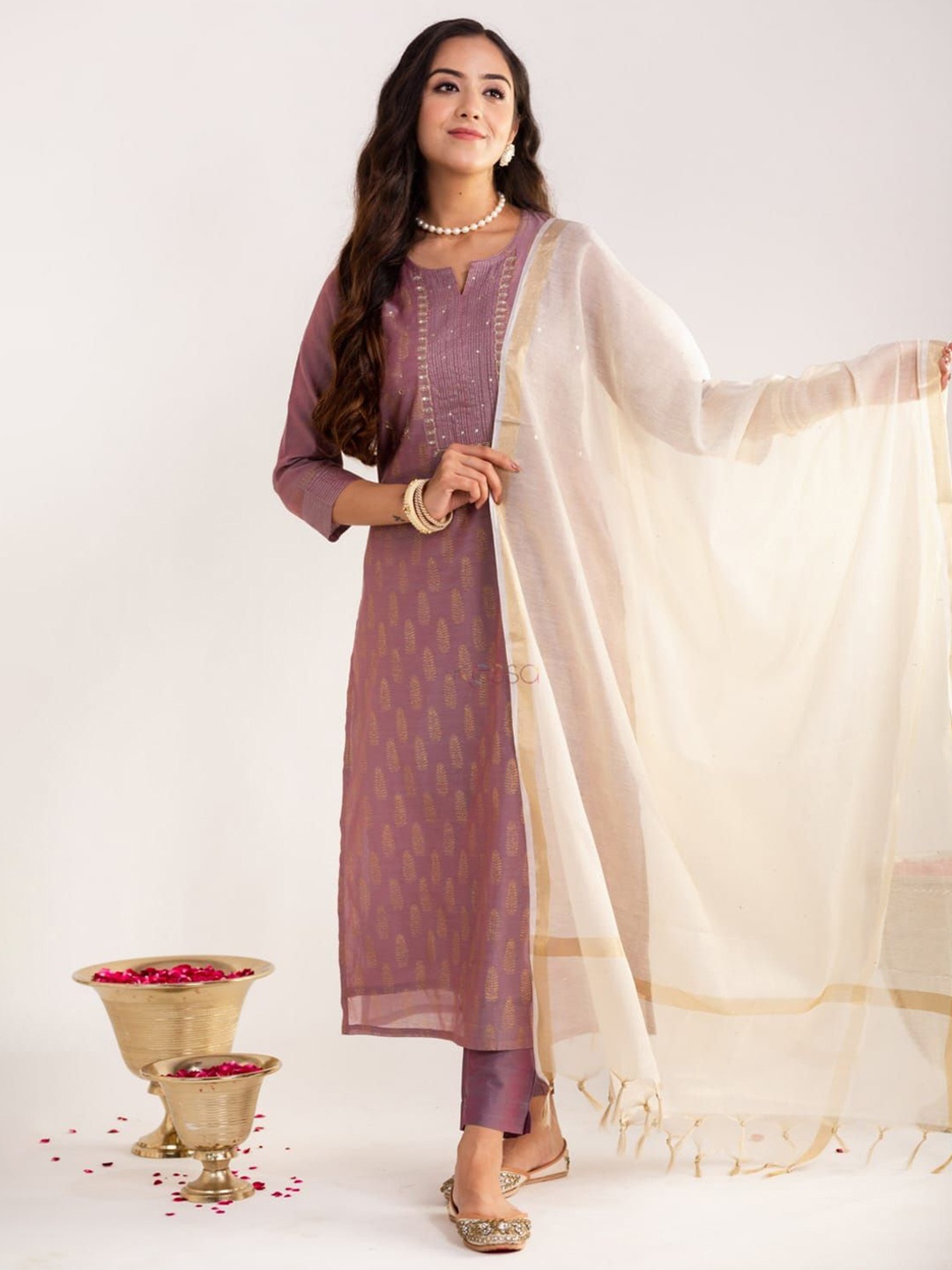 ZEEPKART Ethnic Motifs Embroidered Sequinned Straight Kurta With Trousers & Dupatta, Purple
ZEEPKART Ethnic Motifs Embroidered Sequinned Straight Kurta With Trousers & Dupatta, Purple