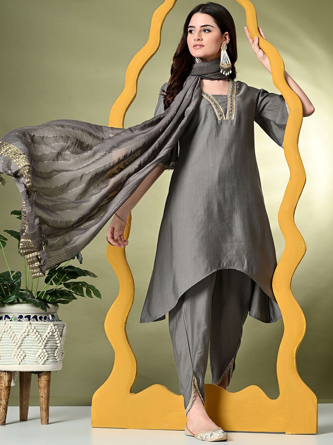 KALINI Floral Yoke Design V-Neck Zari A-Line Kurta with Dhoti Pants & Dupatta, Grey
KALINI Floral Yoke Design V-Neck Zari A-Line Kurta with Dhoti Pants & Dupatta, Grey