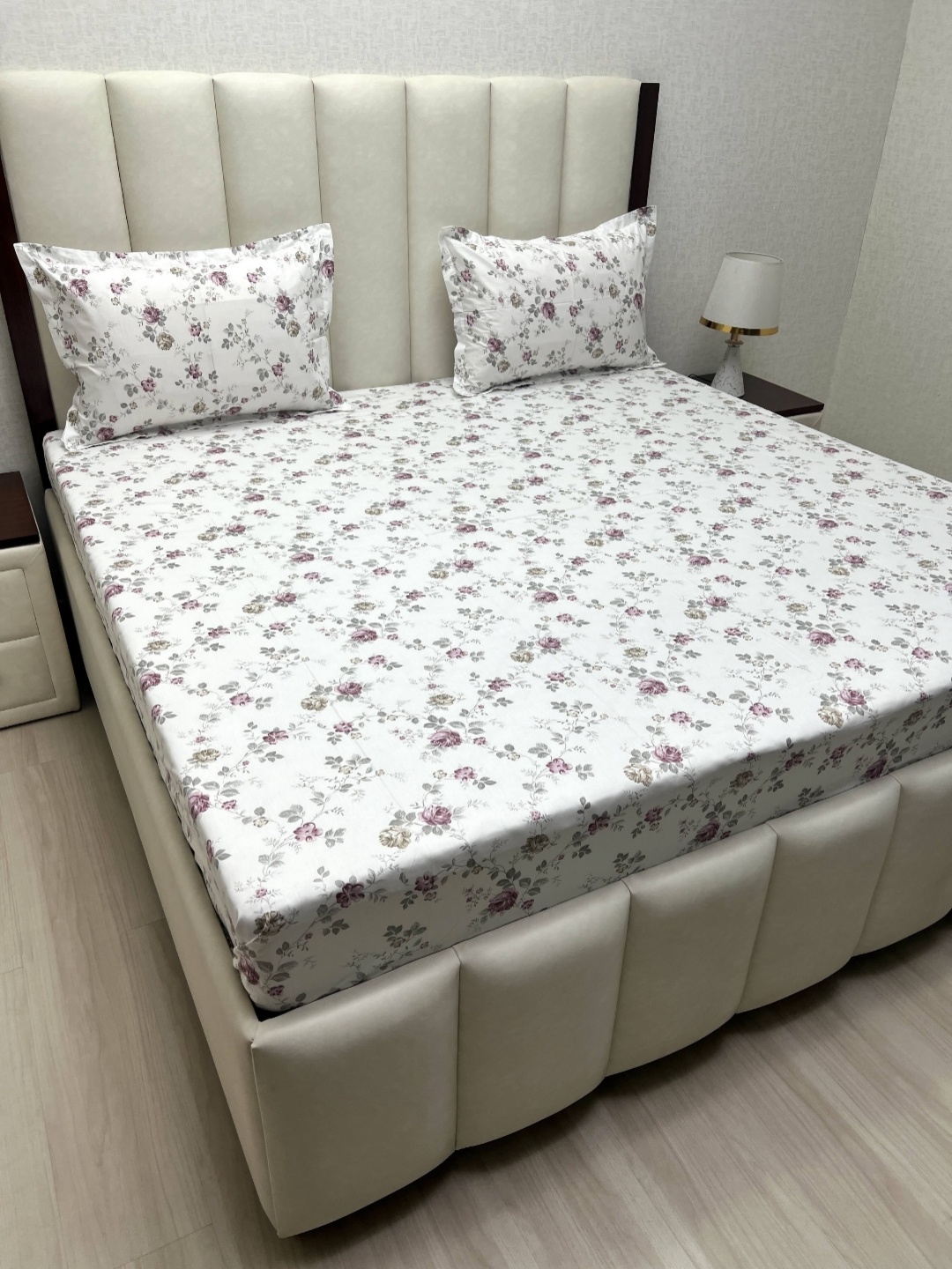 Pure Decor Mansion White Floral Printed 350 TC Cotton King Bedsheet Set 2.74 m x 2.74 m
Pure Decor Mansion White Floral Printed 350 TC Cotton King Bedsheet Set 2.74 m x 2.74 m