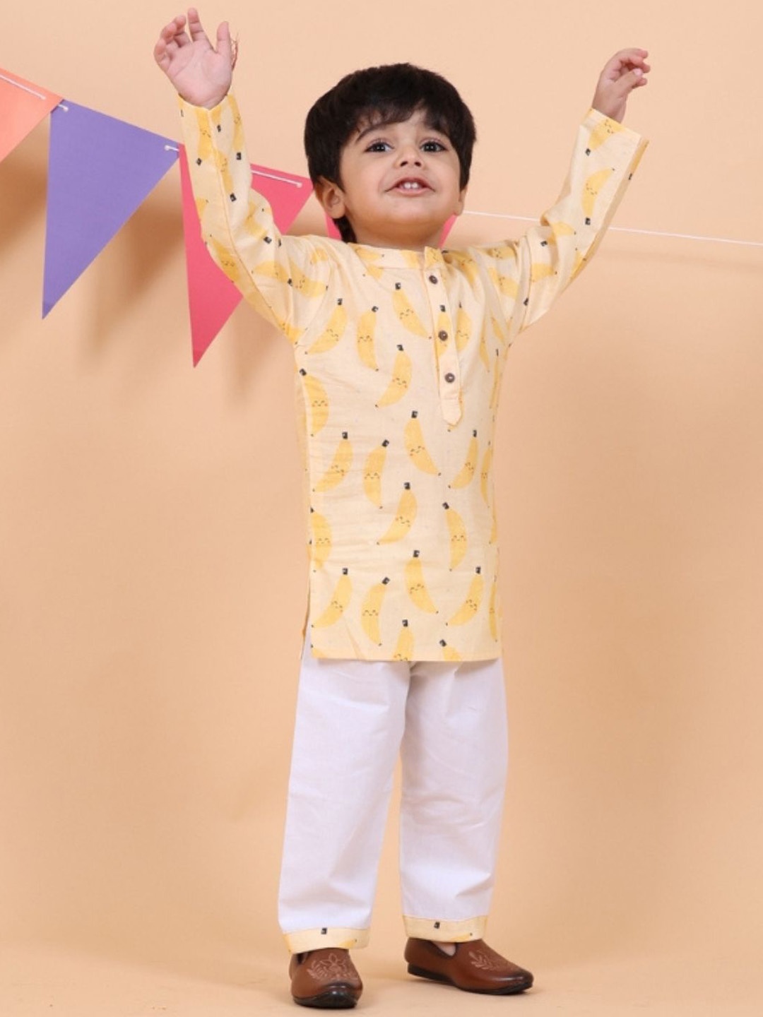 MAMA AND PEACHES Kids Banana Printed Pure Cotton Straight Kurta with Trouser, Yellow
MAMA AND PEACHES Kids Banana Printed Pure Cotton Straight Kurta with Trouser, Yellow