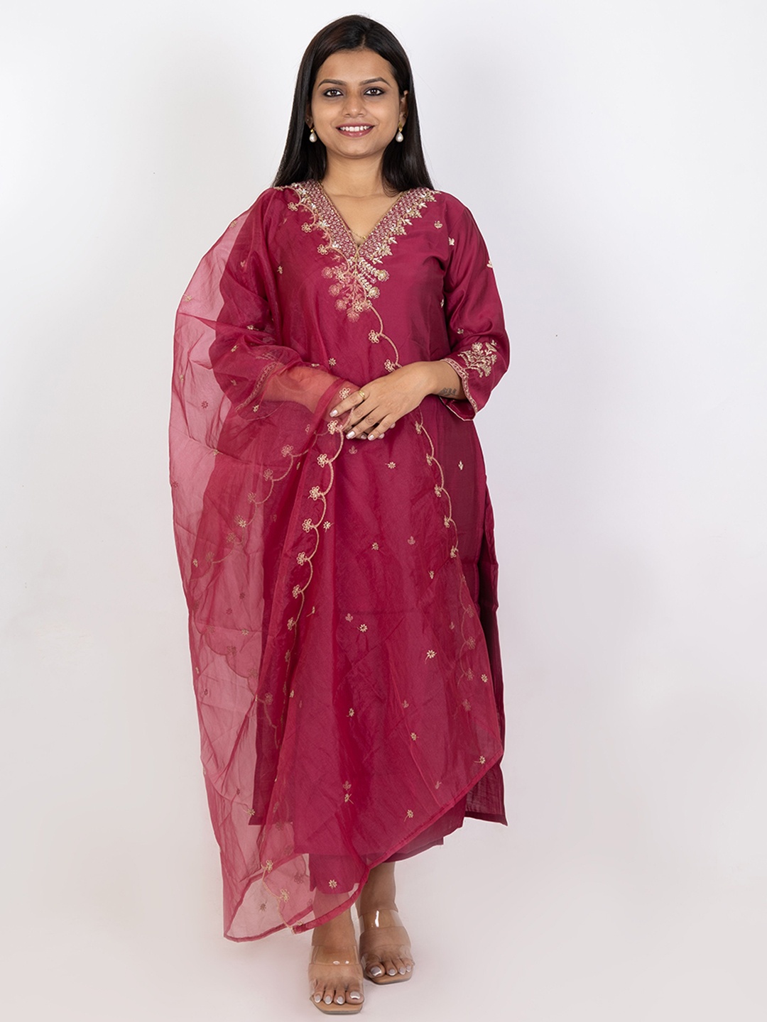 The Kalakriti House Floral Embroidered Pure Silk Straight Kurta With Trousers & Dupatta, Maroon
The Kalakriti House Floral Embroidered Pure Silk Straight Kurta With Trousers & Dupatta, Maroon