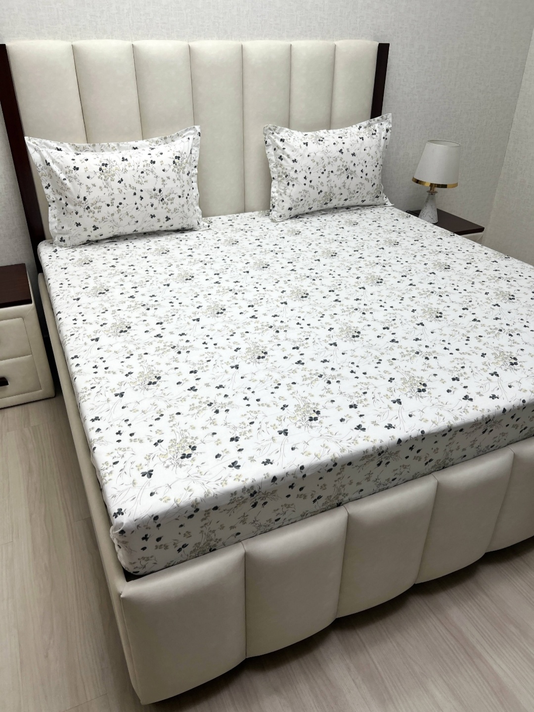 Pure Decor Lifestyle White Printed Pure Cotton 300 TC King Bedsheet Set 2.74 m x 2.74 m
Pure Decor Lifestyle White Printed Pure Cotton 300 TC King Bedsheet Set 2.74 m x 2.74 m
