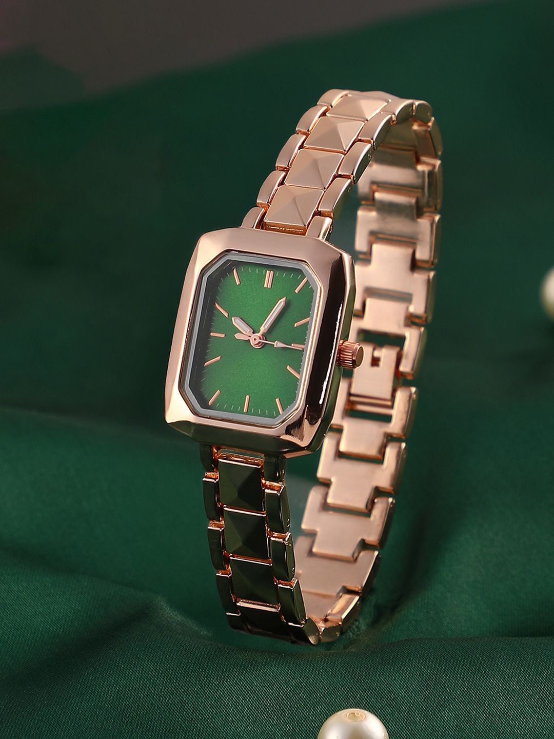 HAUTE SAUCE by Campus Sutra Women The Savile Rectangular Watch Rose Gold SS25_HSWC1376, Green
HAUTE SAUCE by Campus Sutra Women The Savile Rectangular Watch Rose Gold SS25_HSWC1376, Green