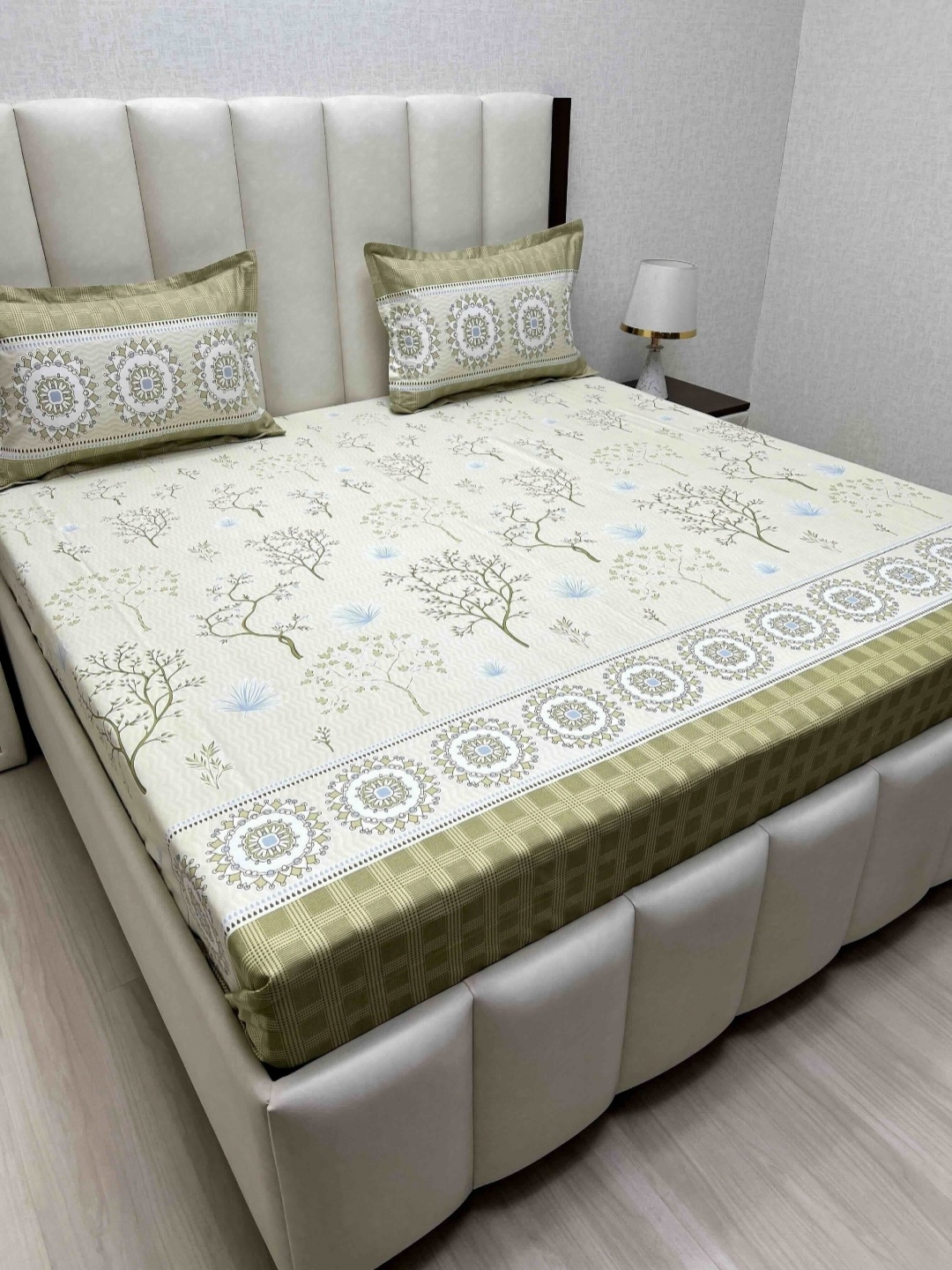 Pure Decor Lifestyle Beige Printed Pure Cotton 400 TC King Bedsheet Set-2.74 m x 2.74 m
Pure Decor Lifestyle Beige Printed Pure Cotton 400 TC King Bedsheet Set-2.74 m x 2.74 m