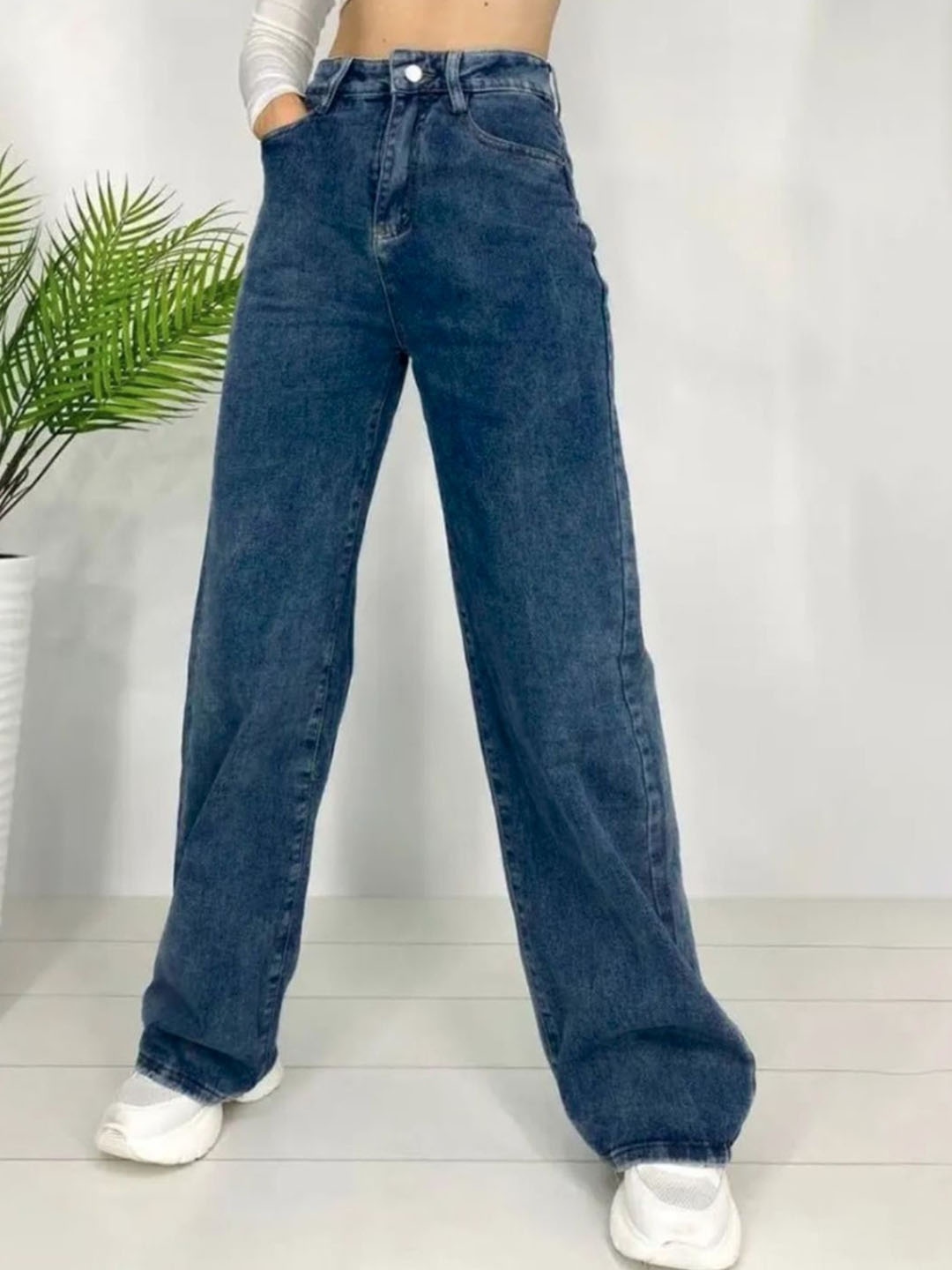 DressBerry Women Comfort Straight Fit High-Rise Light Fade Acid Wash Stretchable Jeans, Navy blue
DressBerry Women Comfort Straight Fit High-Rise Light Fade Acid Wash Stretchable Jeans, Navy blue