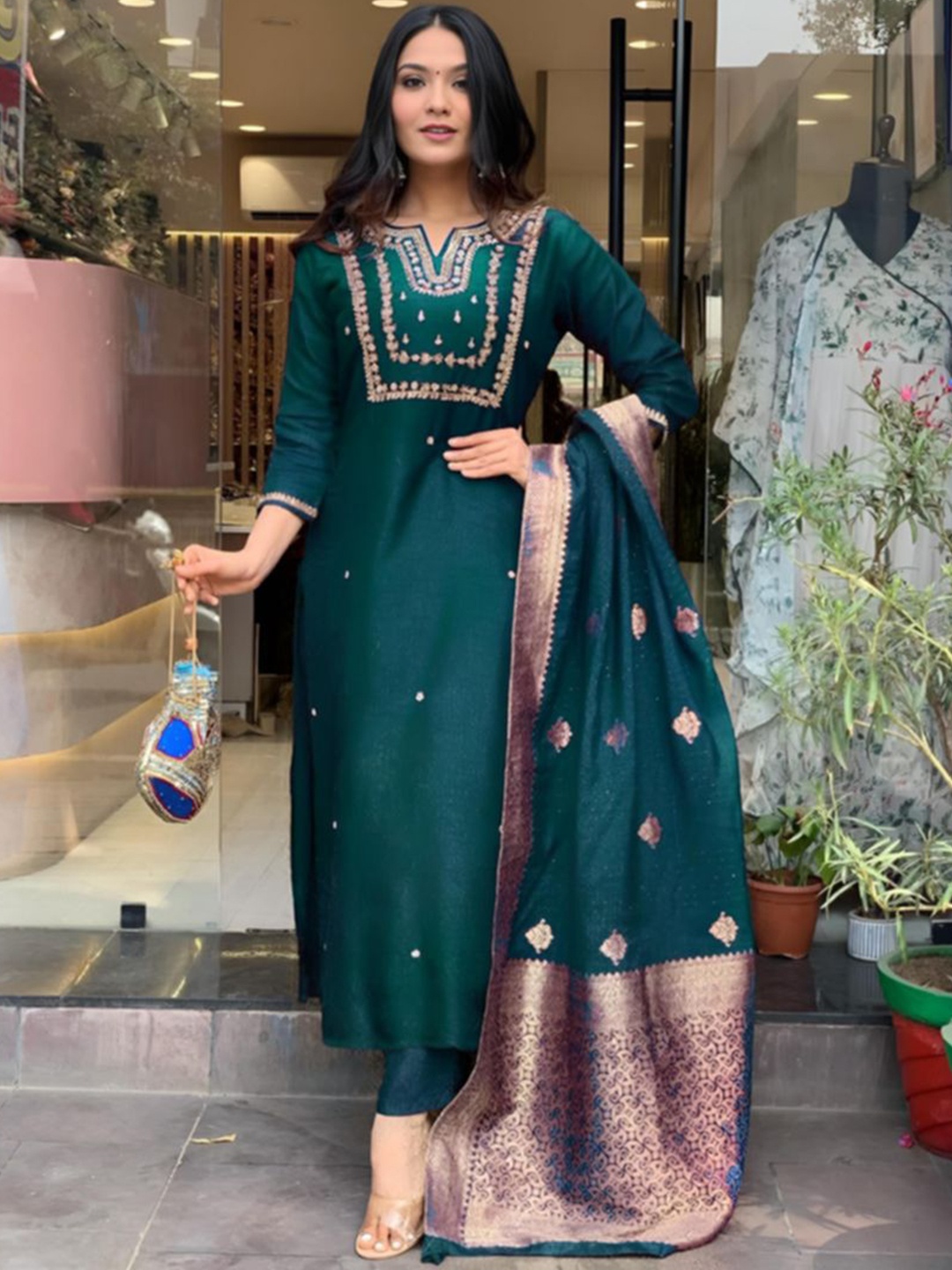 mimi design Women Floral Embroidered Regular Thread Work Kurta with Dhoti Pants & With Dupatta, Teal
mimi design Women Floral Embroidered Regular Thread Work Kurta with Dhoti Pants & With Dupatta, Teal