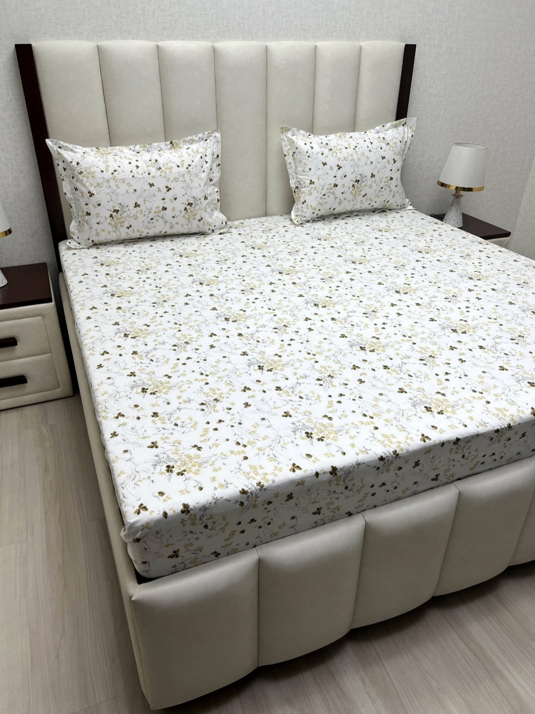 Pure Decor White Green Floral Printed Pure Cotton 300 TC King Bedsheet Set 2.74 m x 2.74 m
Pure Decor White Green Floral Printed Pure Cotton 300 TC King Bedsheet Set 2.74 m x 2.74 m