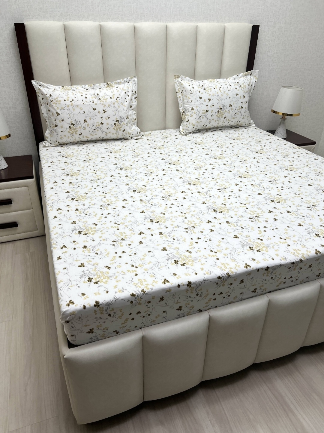 Pure Decor Mansion White & Brown Printed 250 TC Cotton King Bedsheet Set 2.74 m x 2.74 m
Pure Decor Mansion White & Brown Printed 250 TC Cotton King Bedsheet Set 2.74 m x 2.74 m